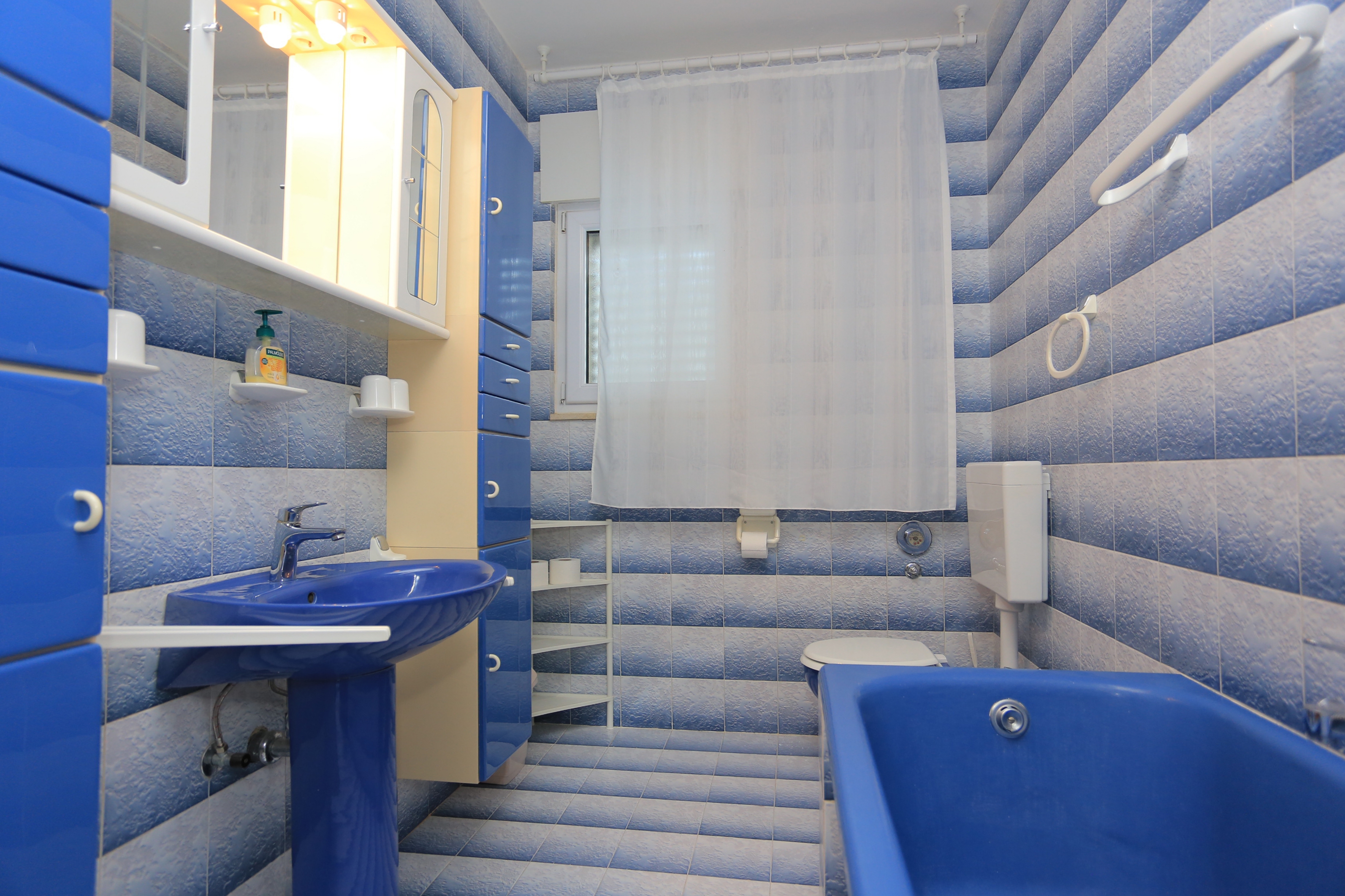 Četverosobni apartman s balkonom Podstrana, Split  A-b
