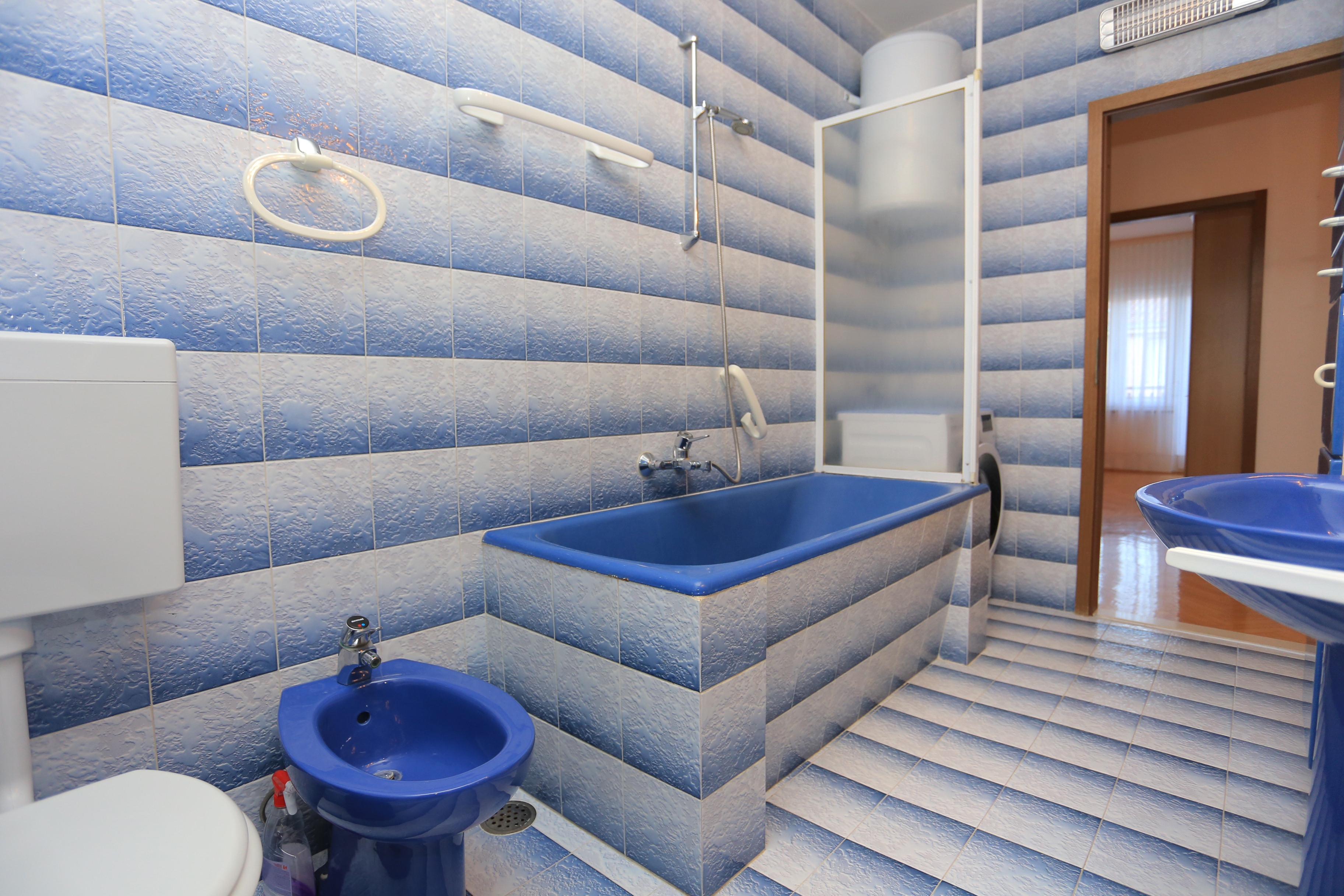 Četverosobni apartman s balkonom Podstrana, Split  A-b