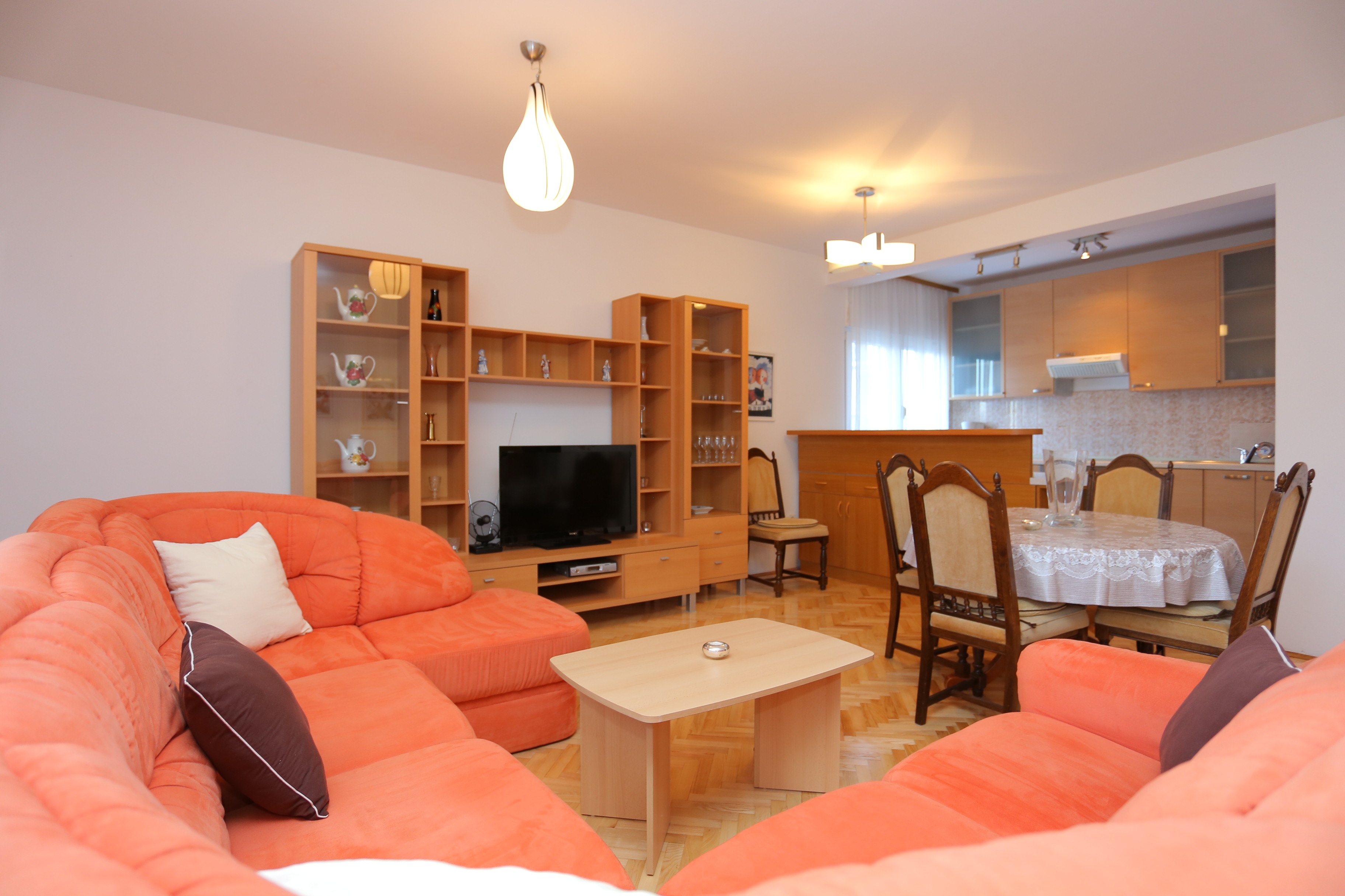 Četverosobni apartman s balkonom Podstrana, Split  A-b