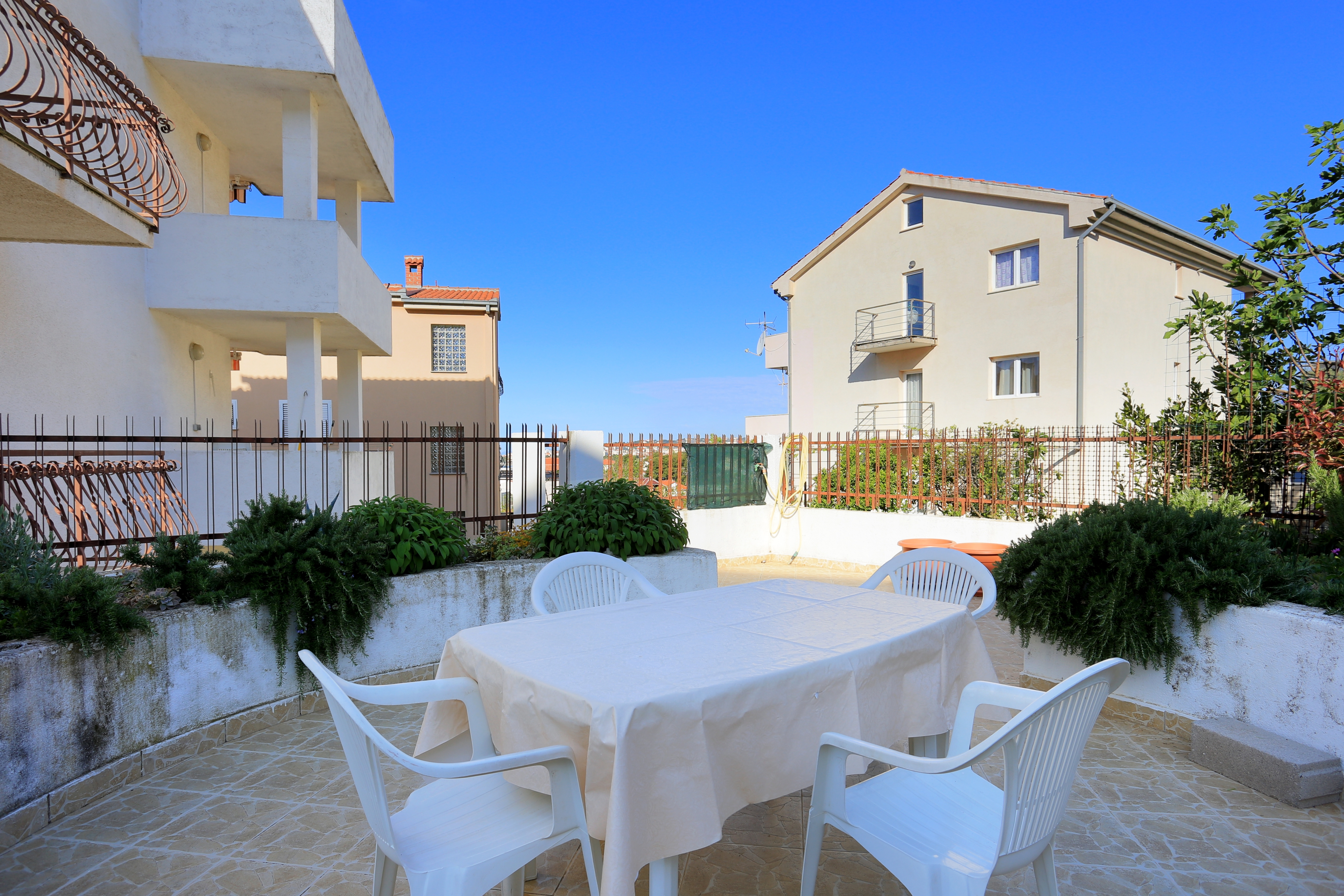 Četverosobni apartman s balkonom Podstrana, Split  A-b