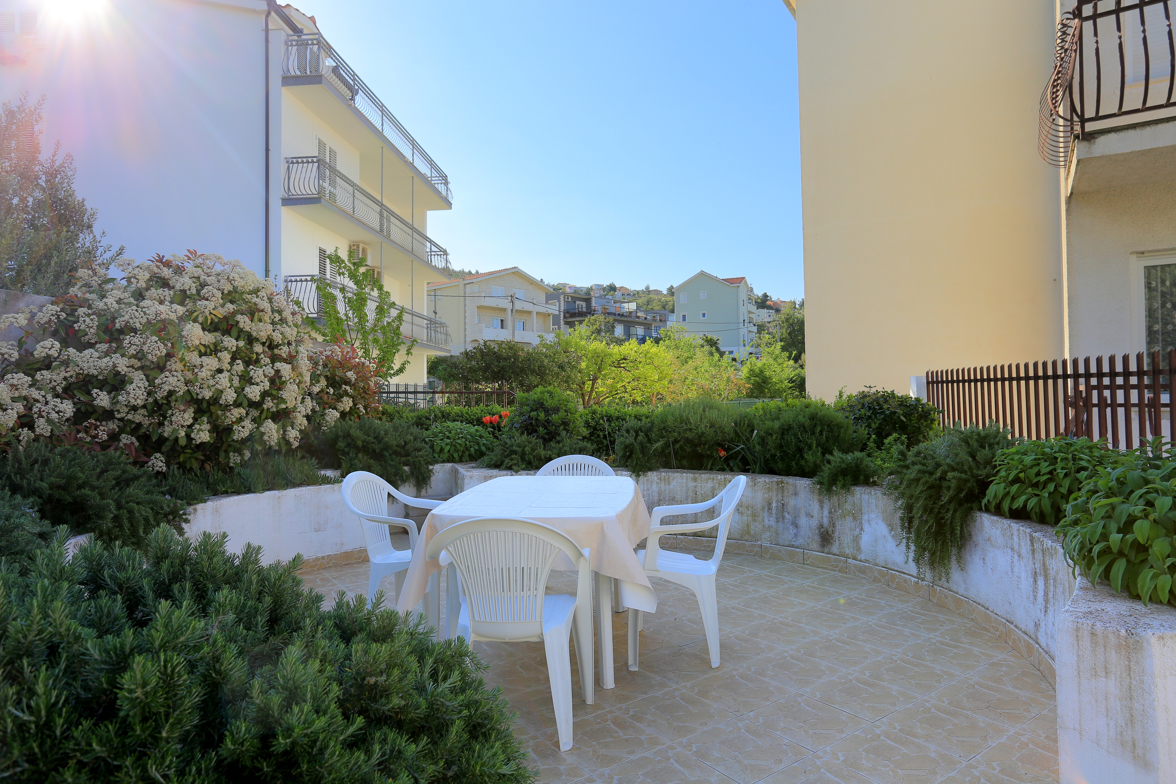 Četverosobni apartman s balkonom Podstrana, Split  A-b