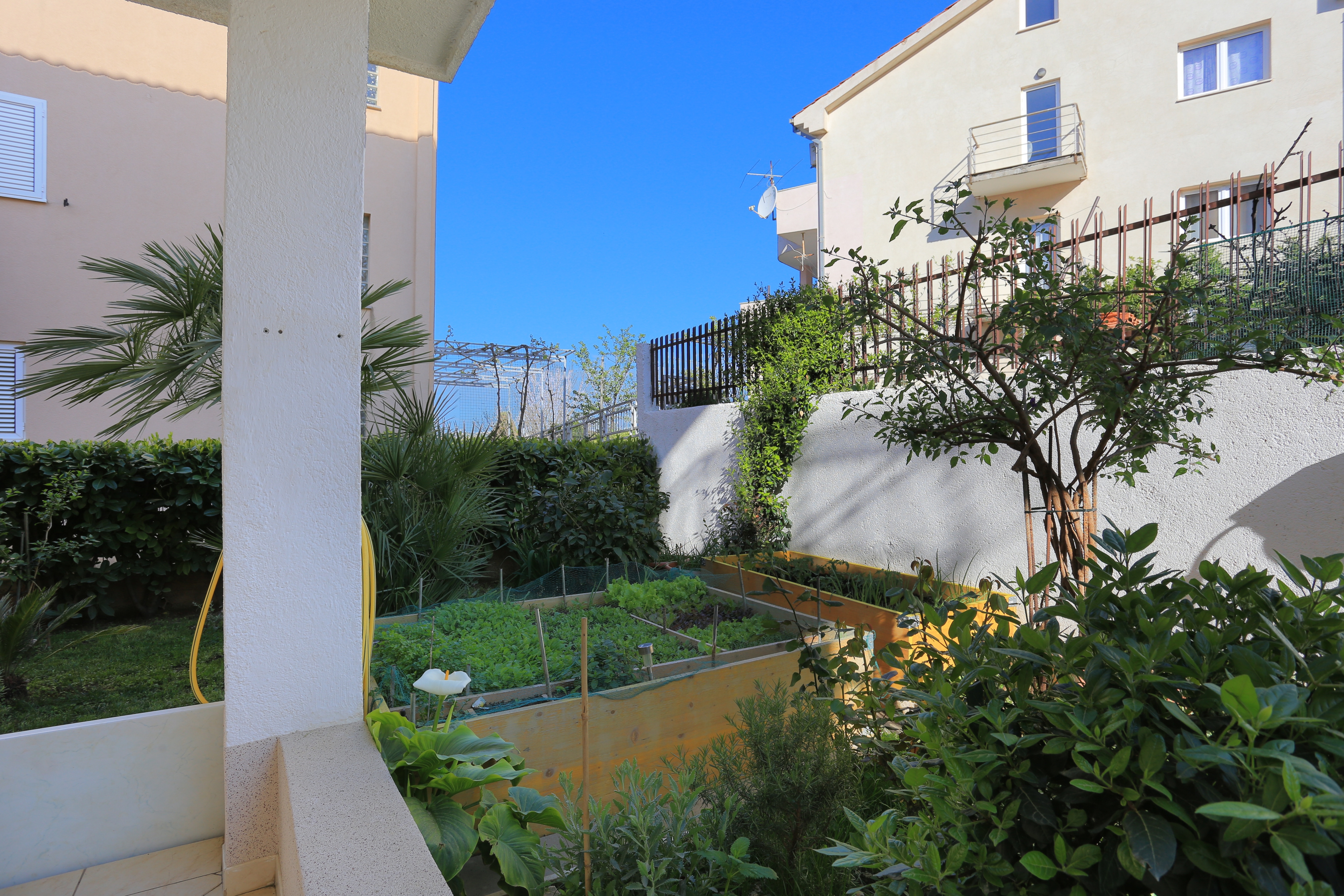 Četverosobni apartman s balkonom Podstrana, Split  A-b