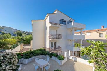 Podstrana, Split, Hébergement 10249 - Appartement avec une plage de sables.