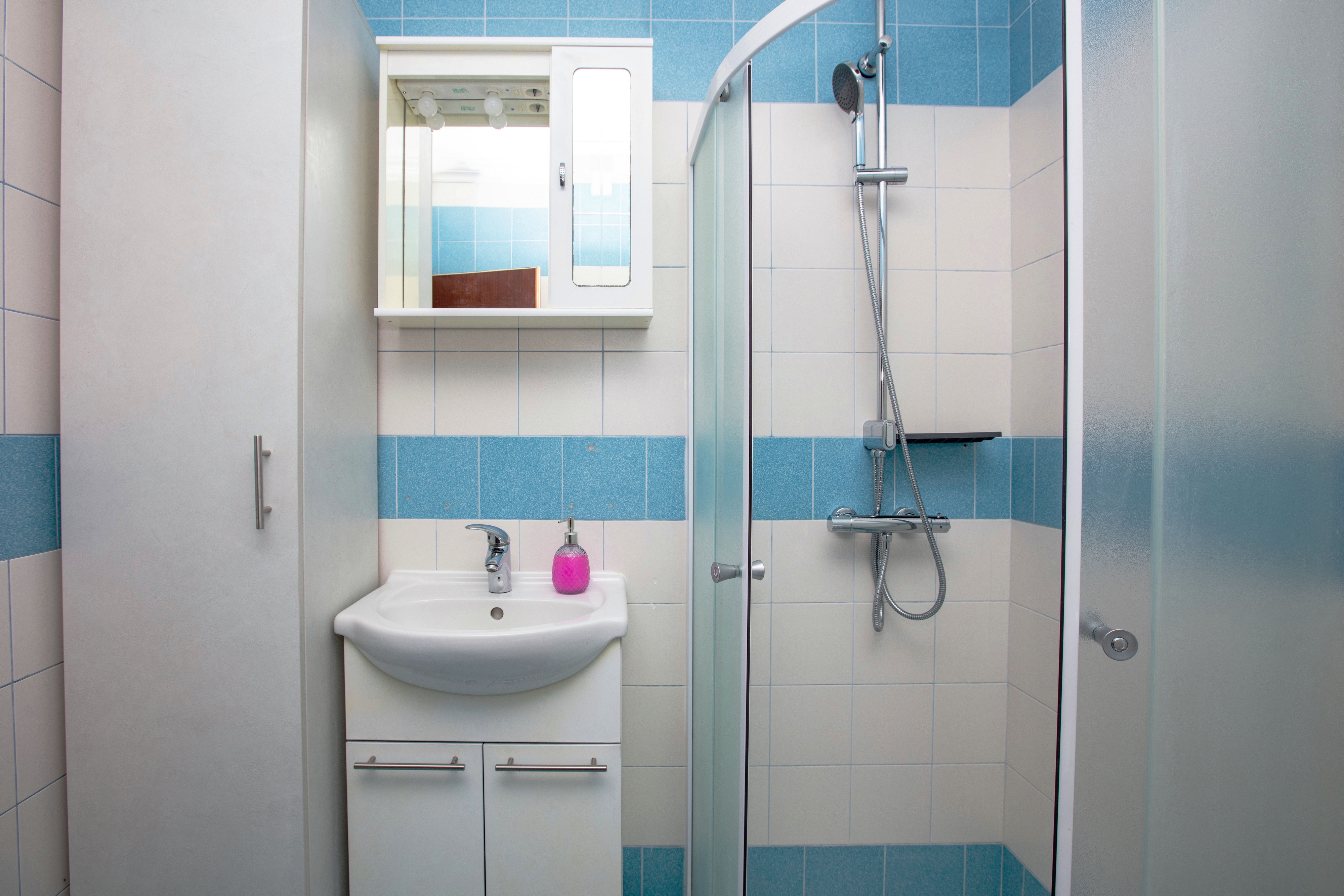 Two bedroom apartment with terrace Rogoznica  A-a