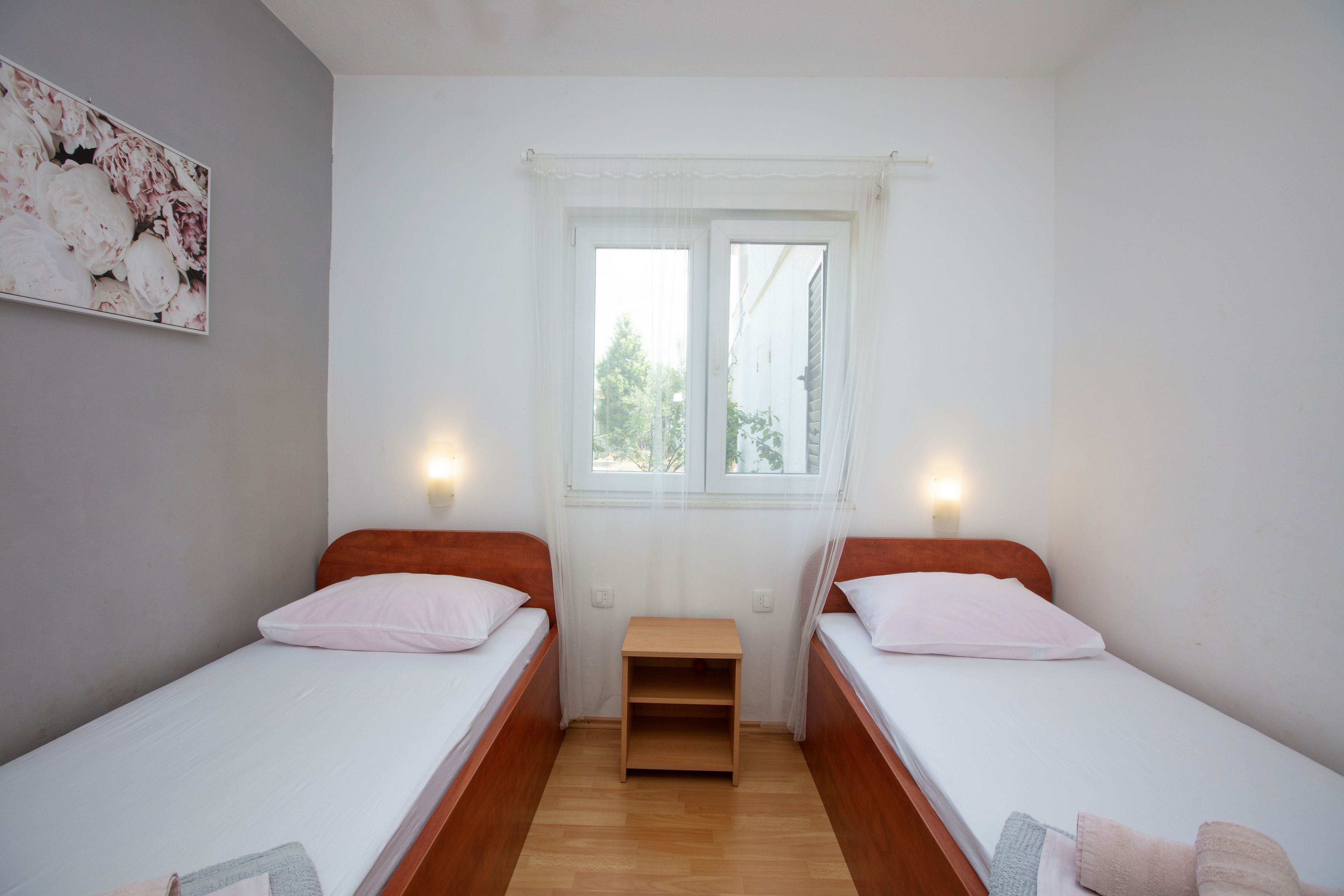 Two bedroom apartment with terrace Rogoznica  A-a