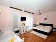 Ložnice Podstrana, Ložnice v ubytování typu room, s klimatizací a WiFi.