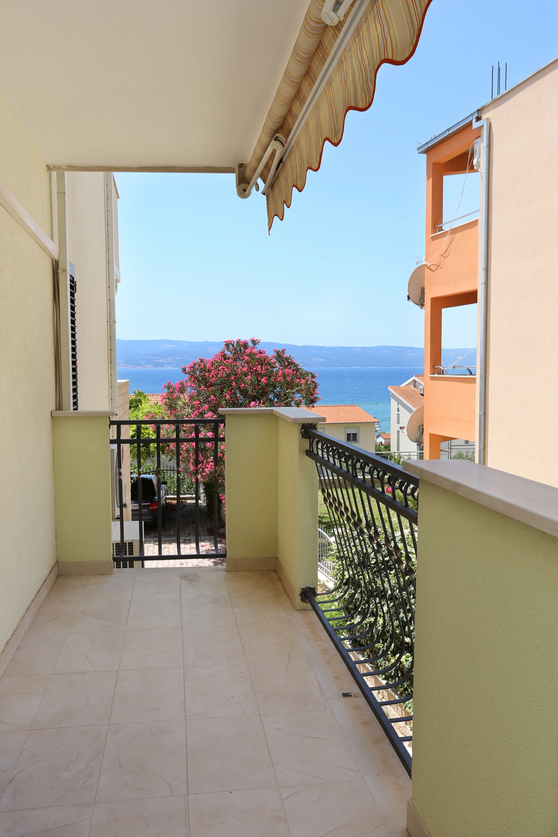 Four bedroom apartment with terrace and sea view Duće, Omiš  A-a