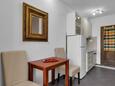 Duće, Dining room in the studio-apartment, (pet friendly) and WiFi.