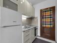 Duće, Kitchen in the studio-apartment, (pet friendly) and WiFi.