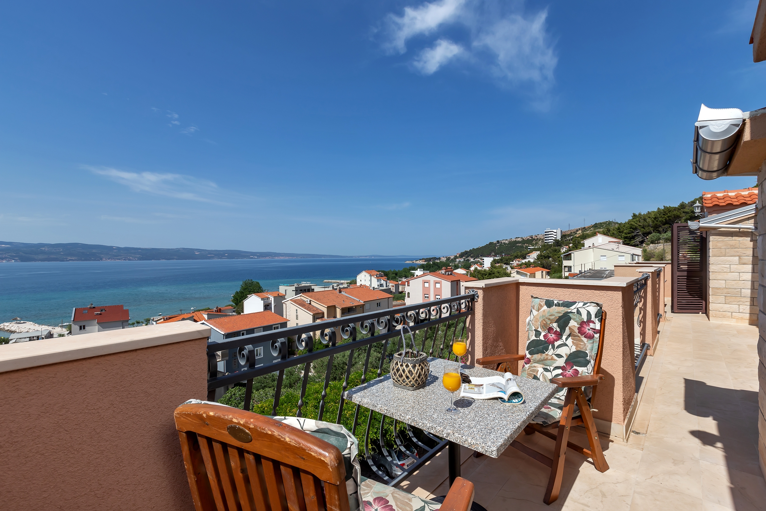 Room with balcony and sea view Duće, Omiš  S-a