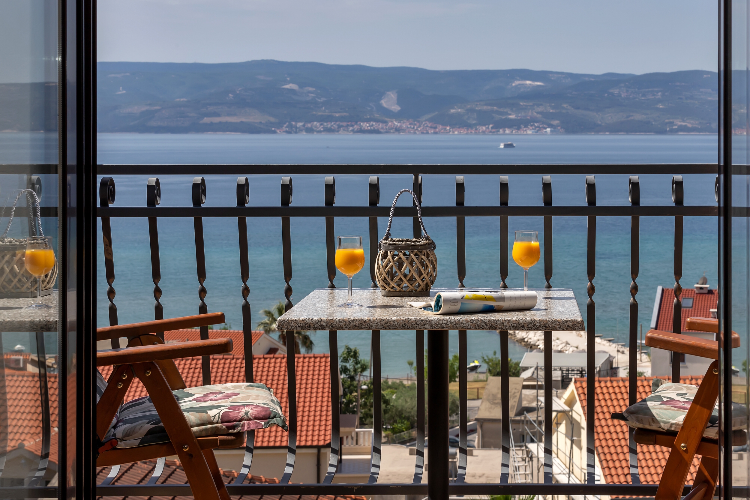 Room with balcony and sea view Duće, Omiš  S-a