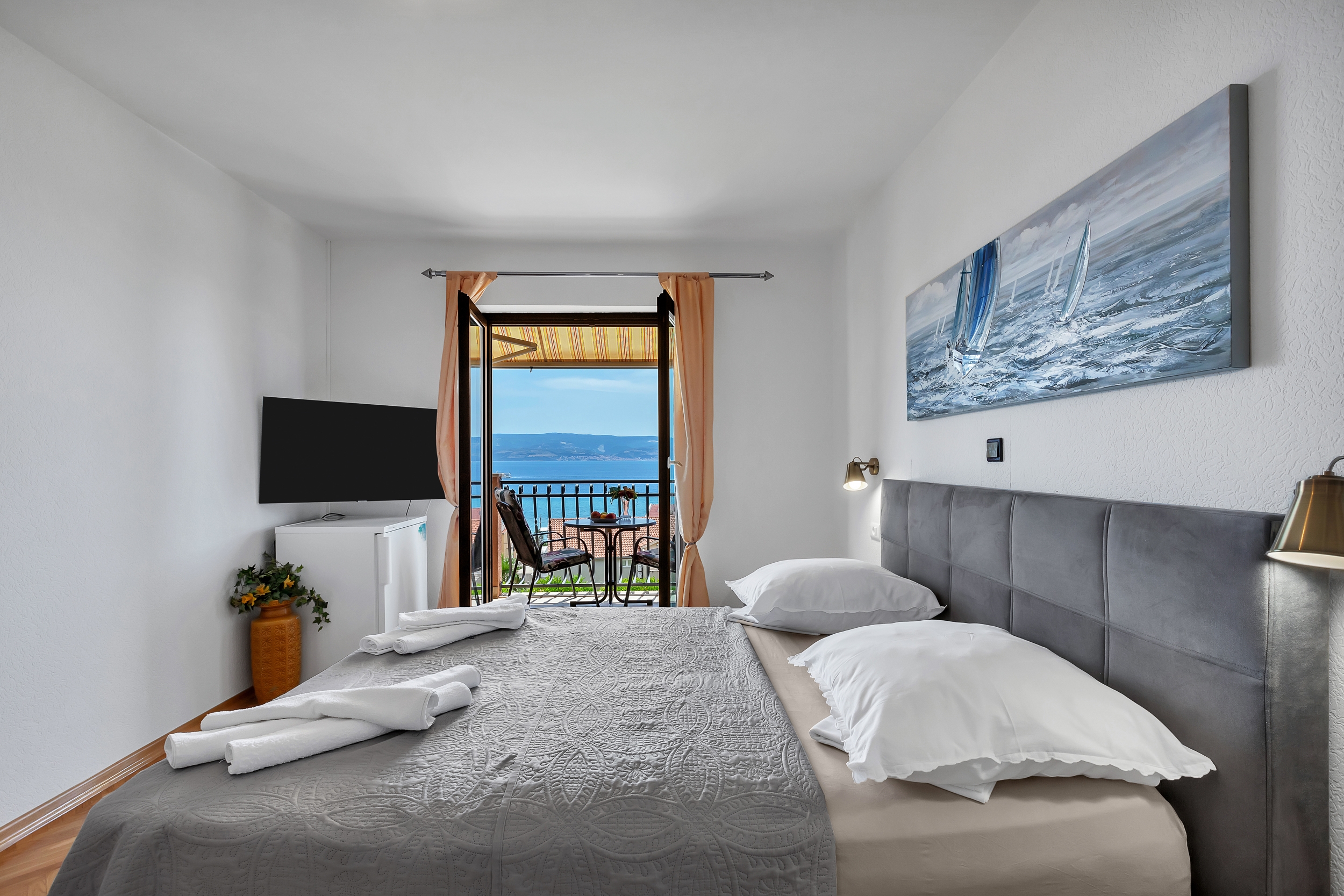 Room with balcony and sea view Duće, Omiš (S-10303-f)