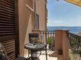 Duće, Balcony in the room, with a sea view, (pet friendly) and WiFi.