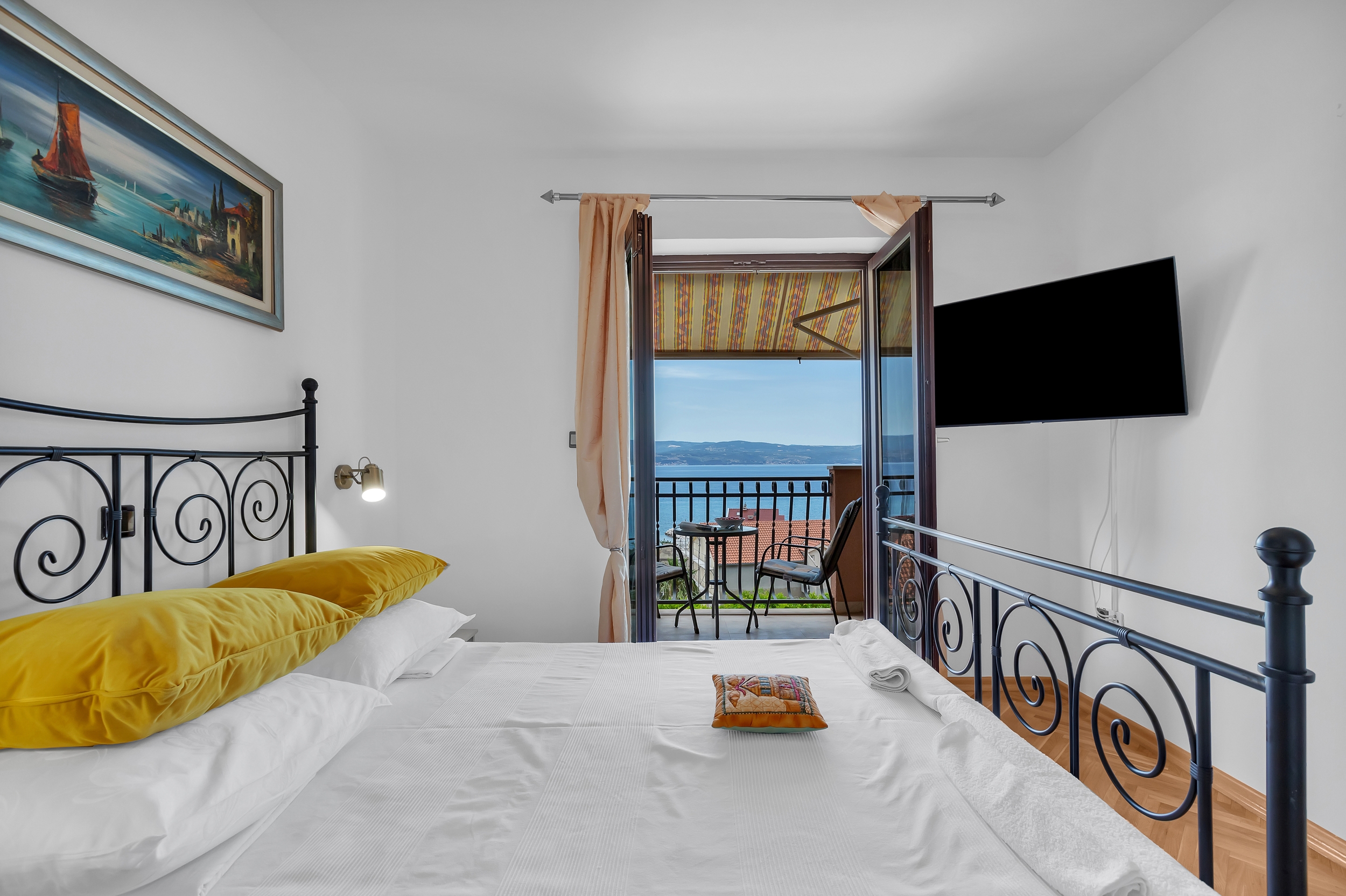 Room with balcony and sea view Duće, Omiš (S-10303-i) Room with balcony and sea view Duće, Omiš (S-10303-i)