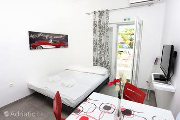 Duće, Living room in the apartment, air condition available and WiFi.