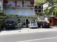 Duće, Omiš, Parkeerplaats 10304 - Appartementen near sea with sandy beach.