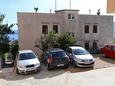 Stanići, Omiš, Parking lot 10305 - Apartments near sea with pebble beach.