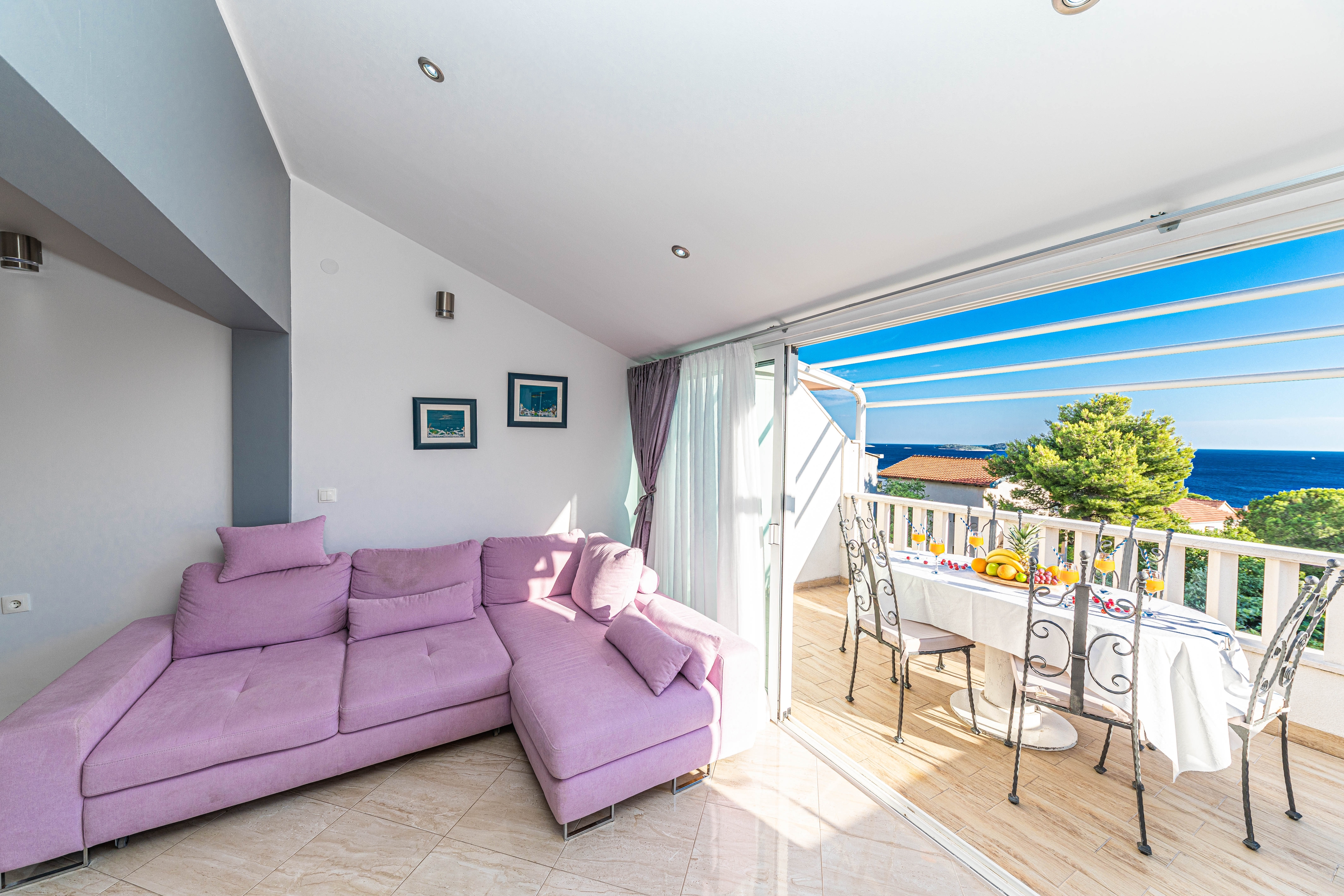 Comfortable and spacious house with terrace and sea view Zečevo Rtić, Rogoznica (K-10307) Comfortable and spacious house with terrace and sea view Zečevo Rtić, Rogoznica (K-10307)