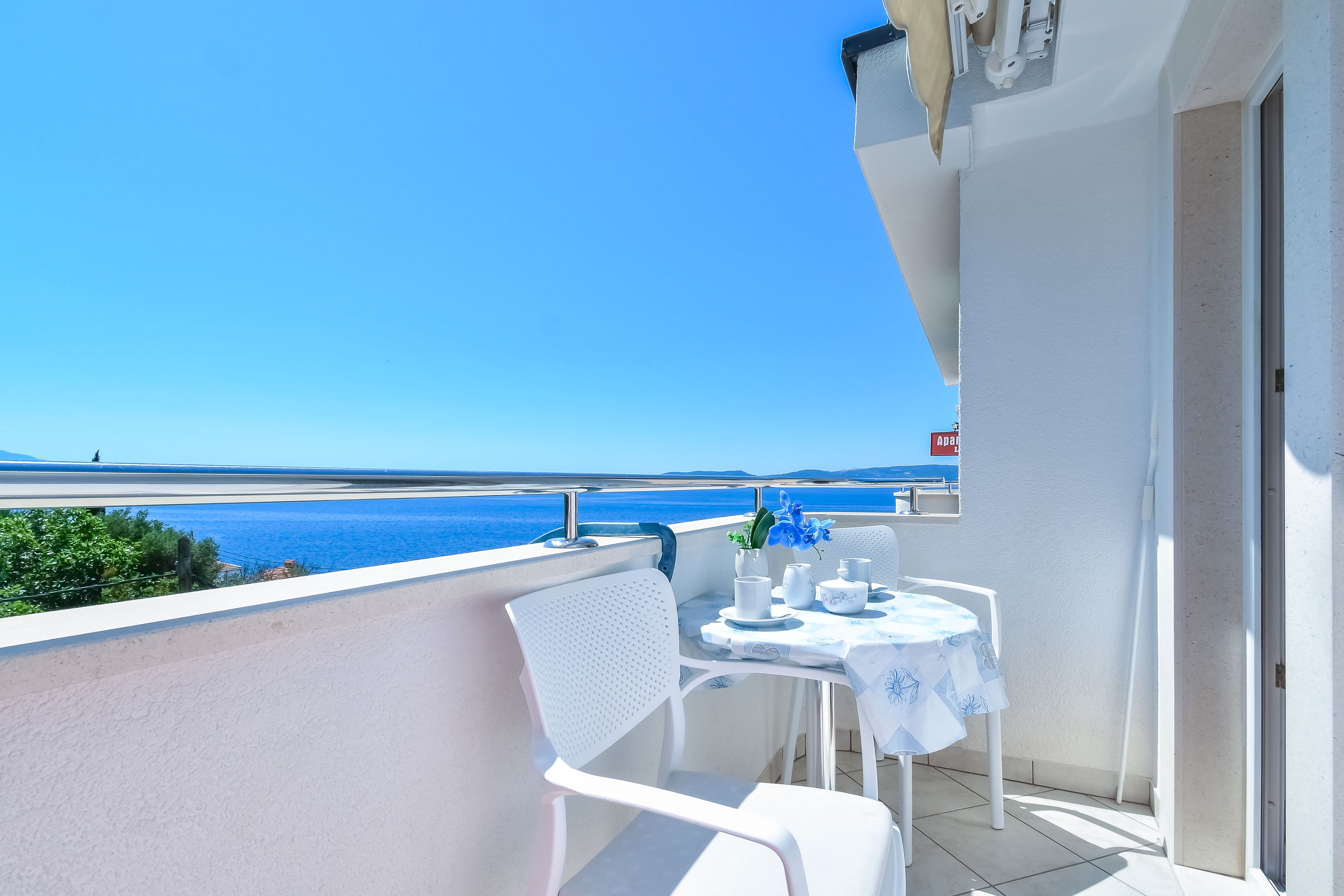 One bedroom apartment with balcony and sea view Pisak, Omiš (A-10323-d)