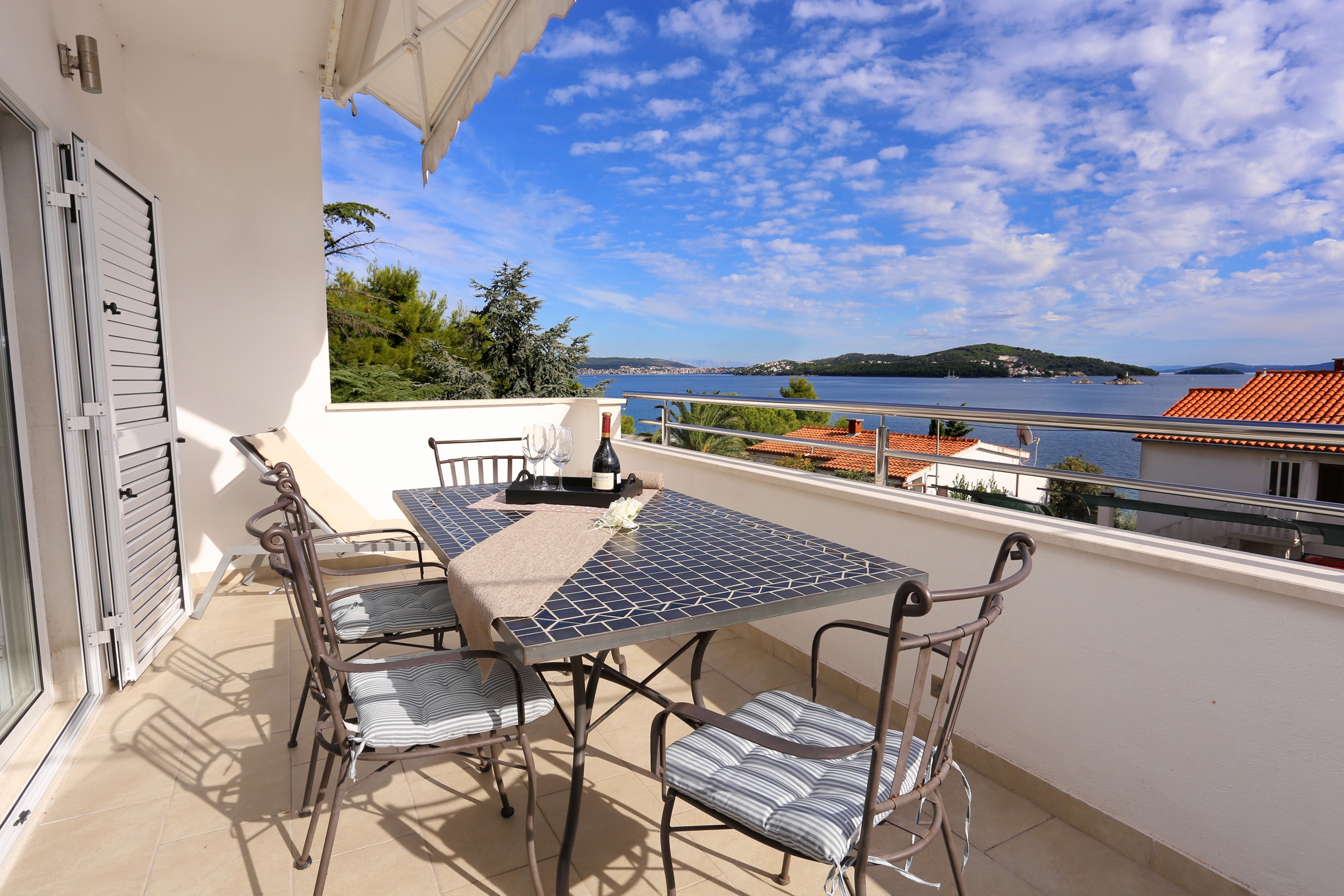 Two bedroom apartment with terrace and sea view Seget Vranjica, Trogir (A-10328-a) Two bedroom apartment with terrace and sea view Seget Vranjica, Trogir (A-10328-a)