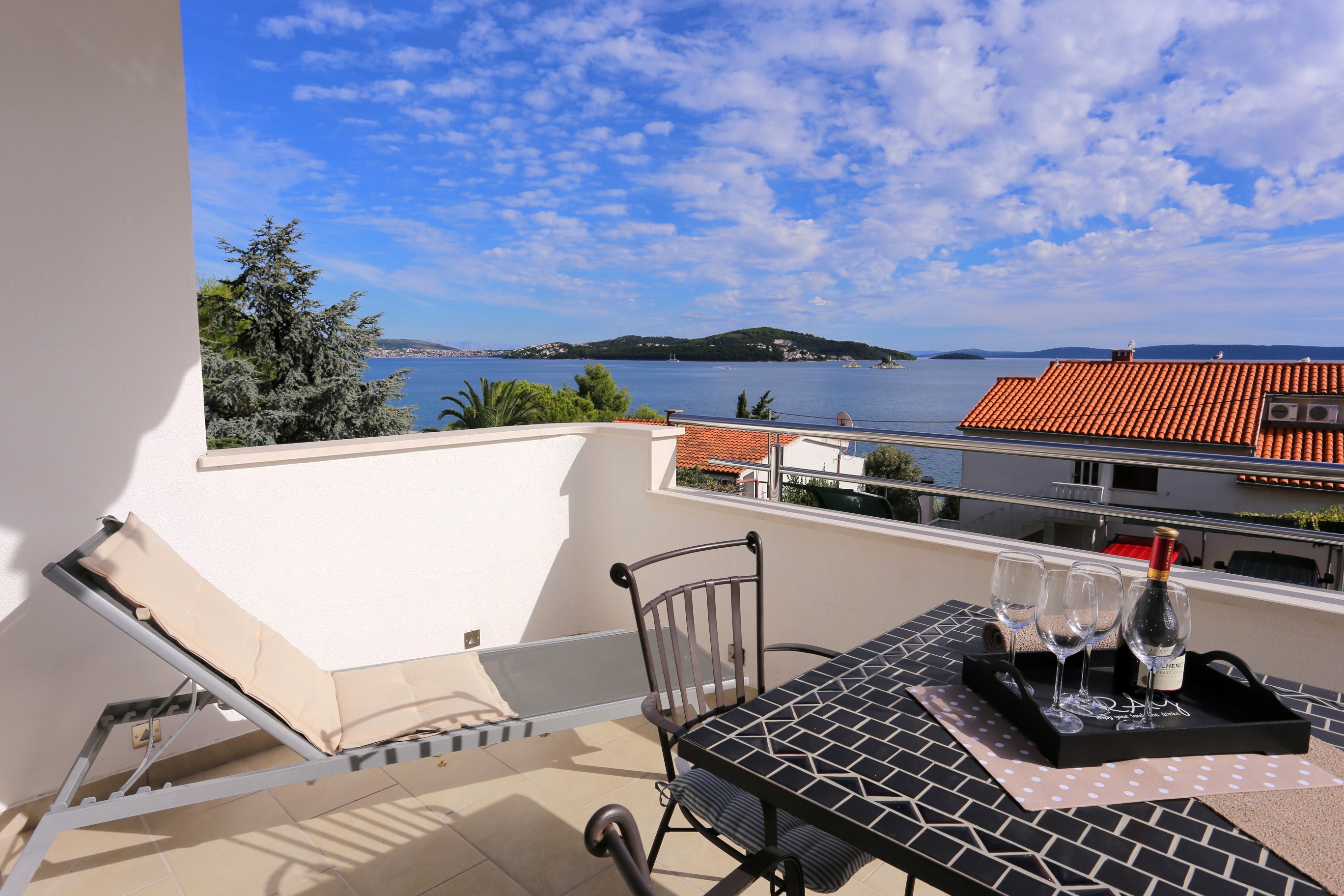 Two bedroom apartment with terrace and sea view Seget Vranjica, Trogir  A-a
