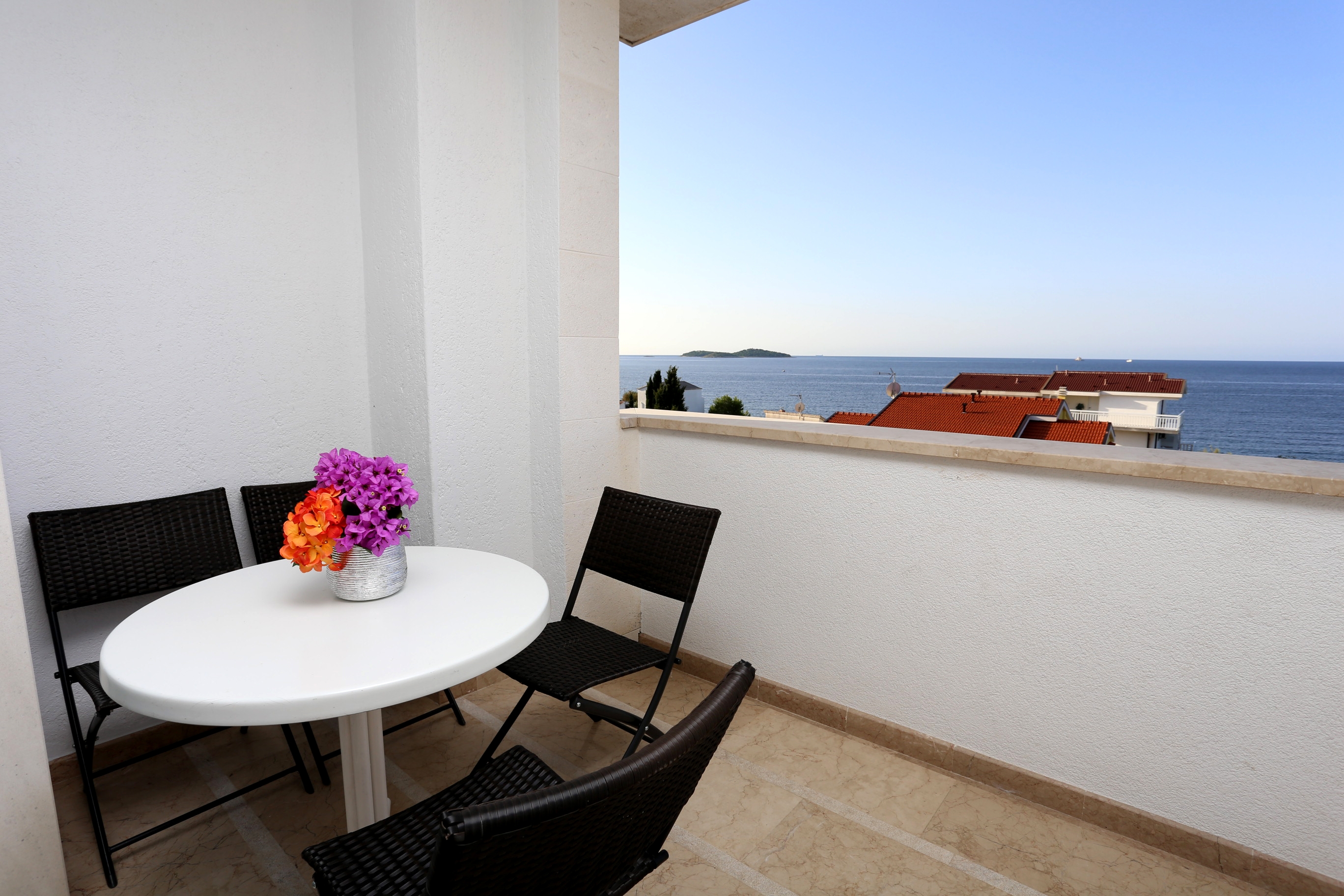 Two bedroom apartment with terrace and sea view Zečevo Rtić, Rogoznica  A-a
