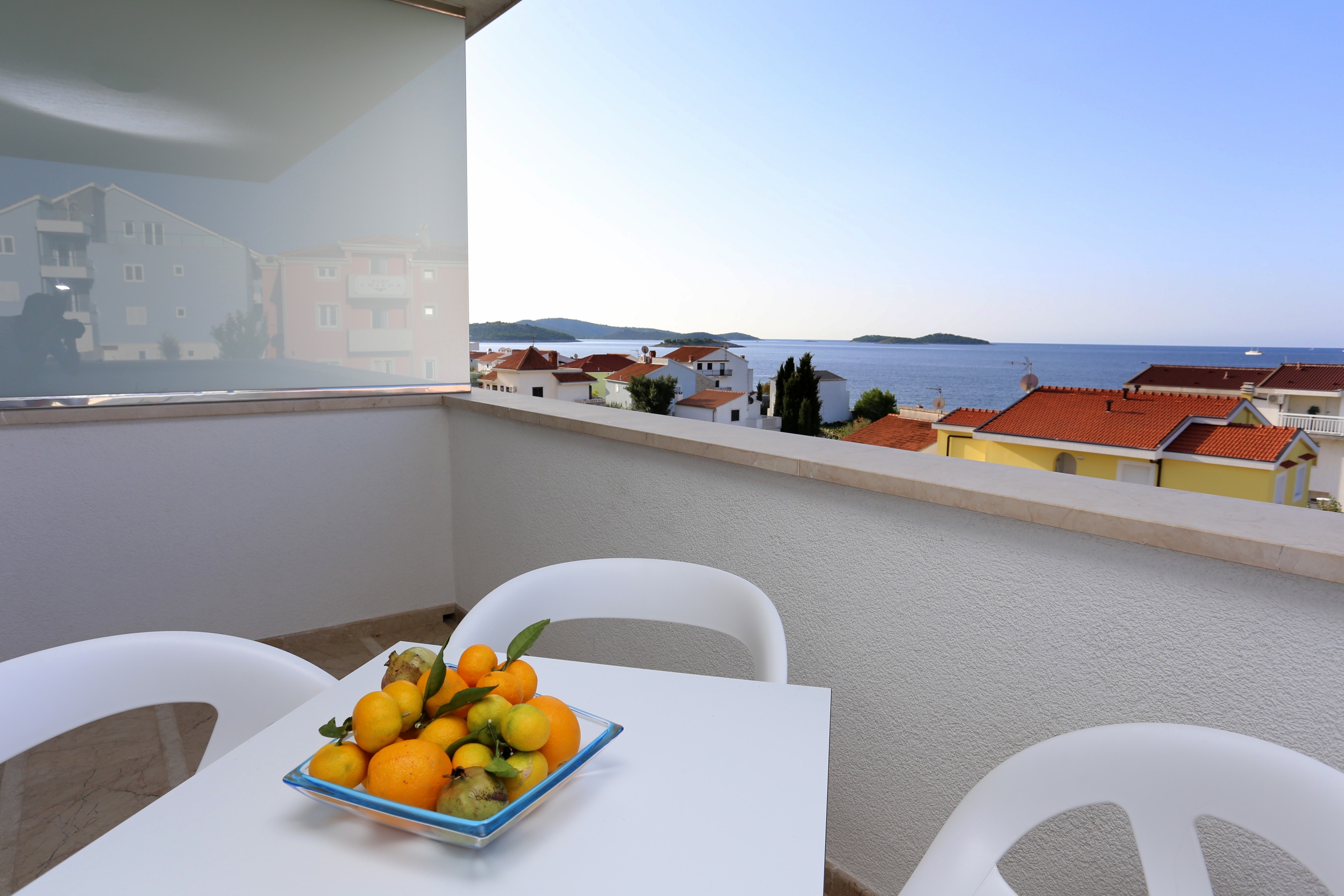 Two bedroom apartment with terrace and sea view Zečevo Rtić, Rogoznica  A-b