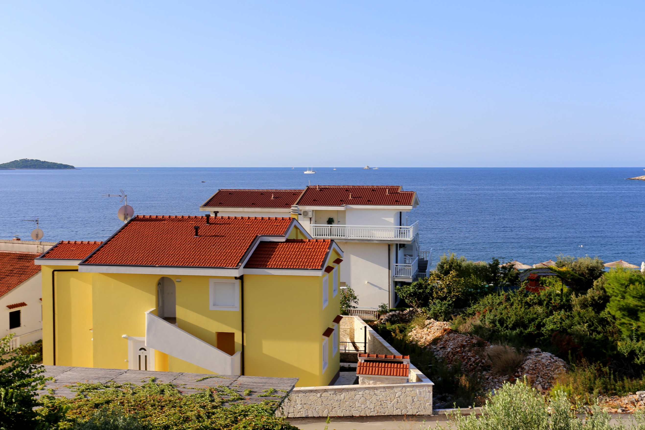 Two bedroom apartment with terrace and sea view Zečevo Rtić, Rogoznica  A-b