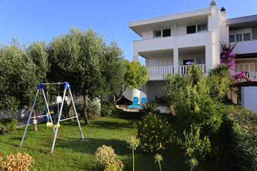 Zečevo Rtić, Rogoznica, Hébergement 10333 - Appartement à proximité de la mer avec une plage de galets.