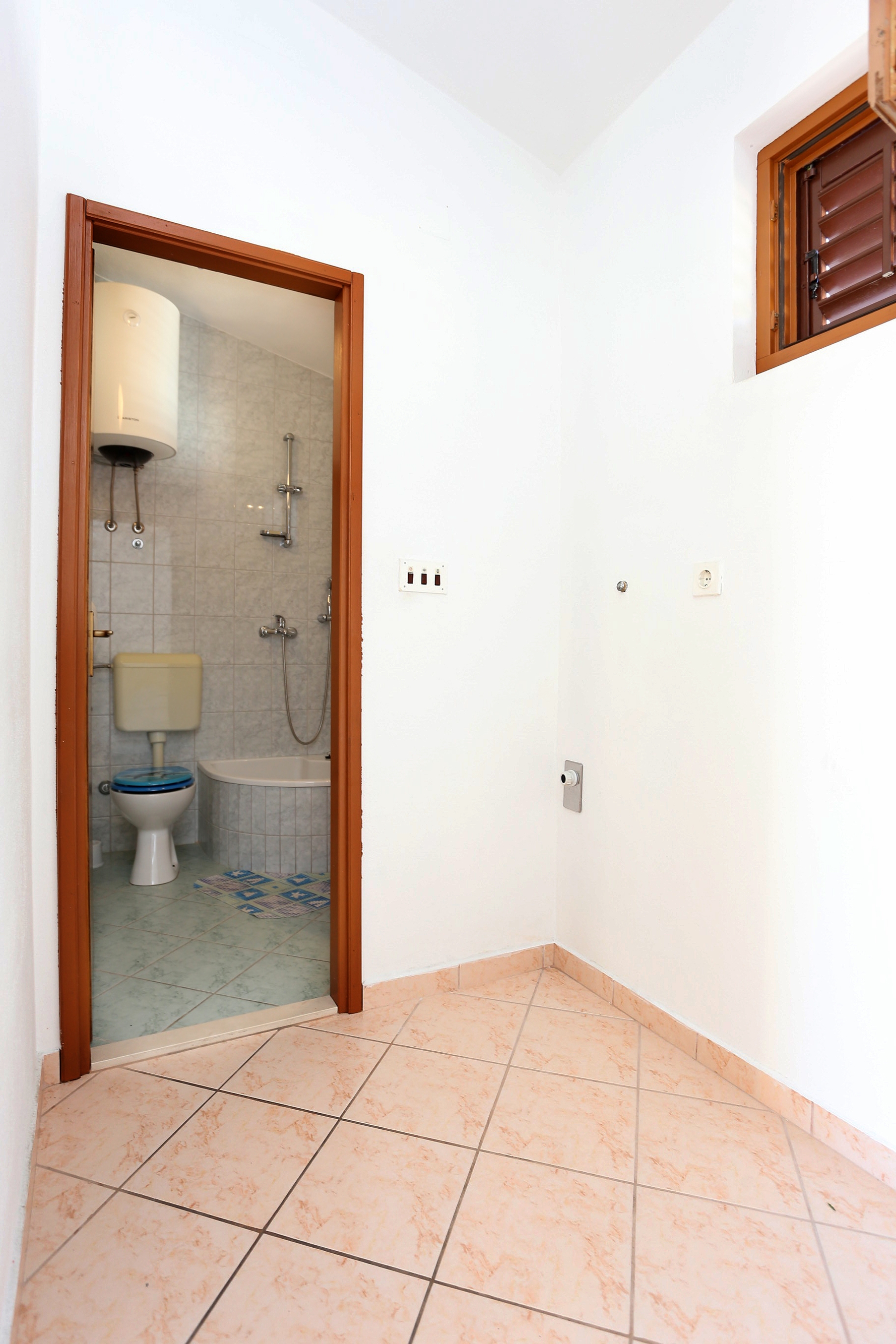 Two bedroom apartment near beach Rogoznica  A-a