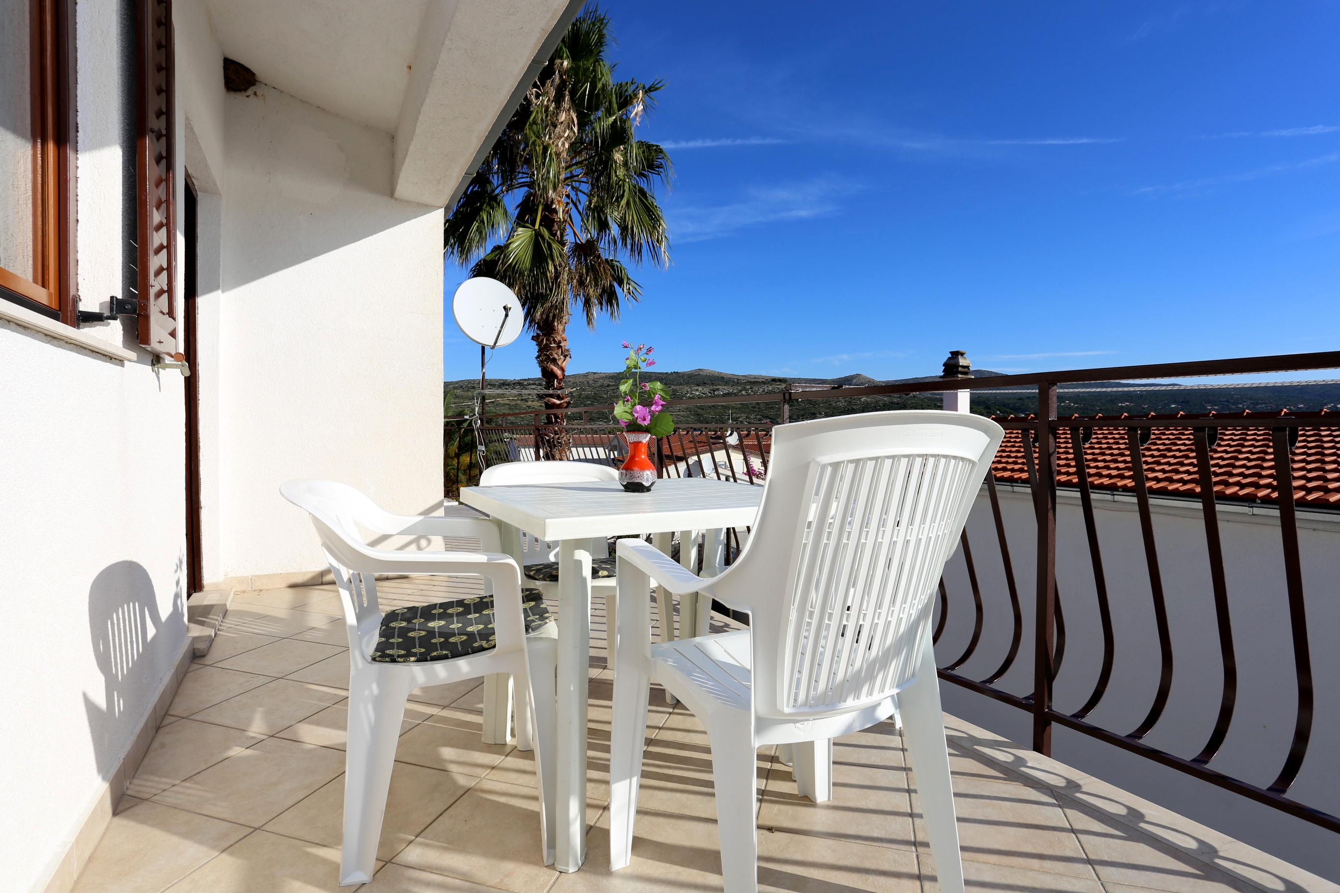 Two bedroom apartment near beach Rogoznica  A-a