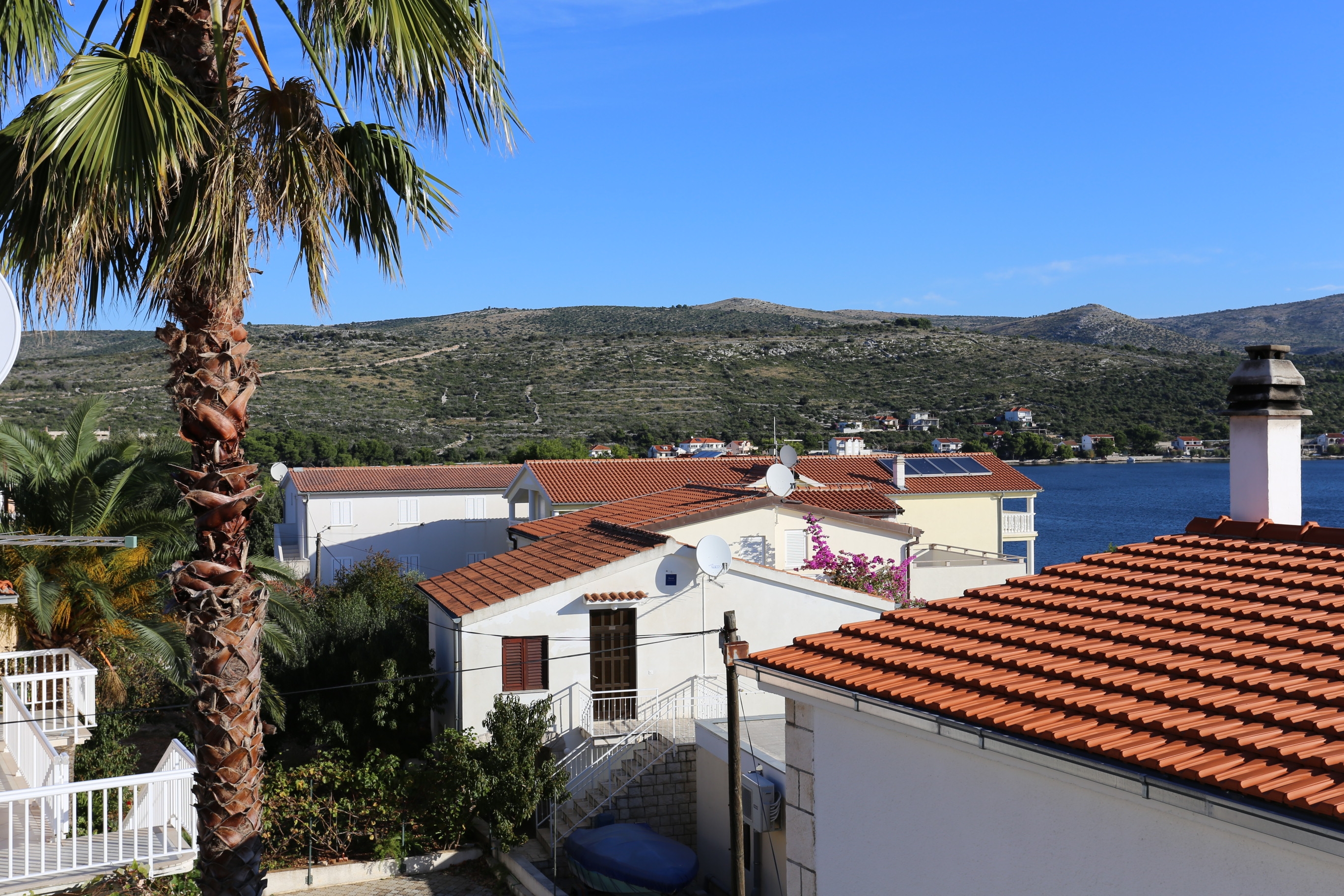 Two bedroom apartment near beach Rogoznica  A-a