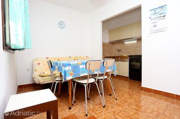 Rogoznica, Eetkamer in the apartment, air condition available en WiFi.