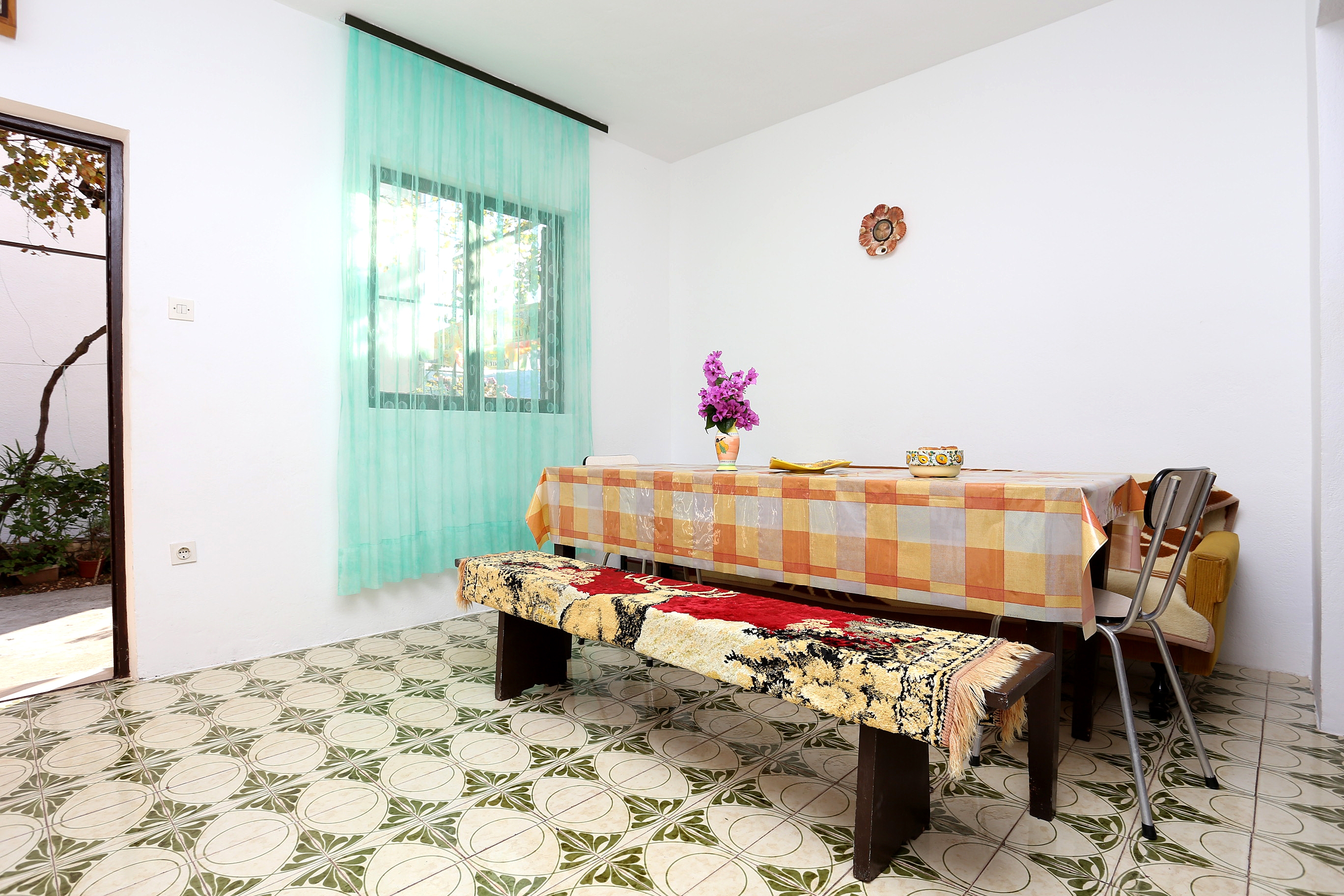 Two bedroom apartment near beach Rogoznica (A-10338-c)