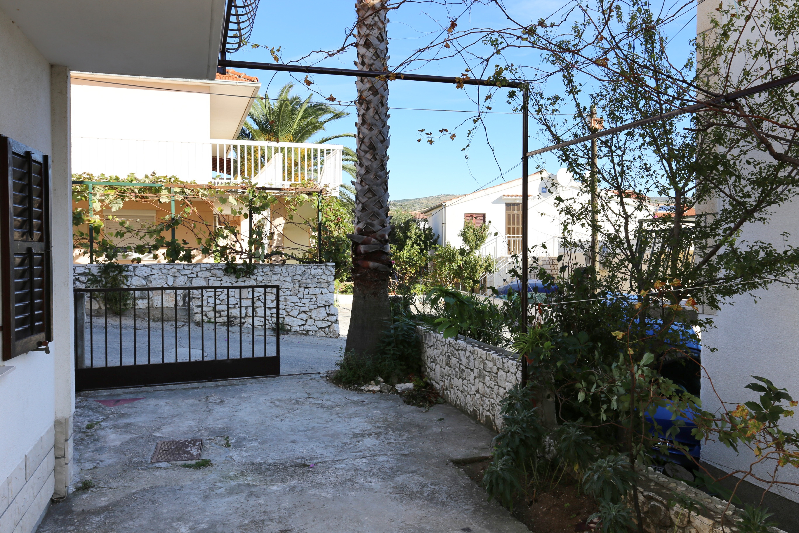 Two bedroom apartment near beach Rogoznica  A-c