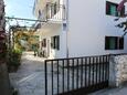 Rogoznica, Rogoznica, Aparcamiento 10338 - Apartamentos near sea with pebble beach.