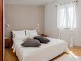 Ložnice 1 Rogoznica, Ložnice 1 v ubytování typu apartment, s klimatizací a WiFi.