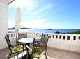 Rogoznica, Terrasse dans l’hébergement en type apartment, avec la vue sur la mer et WiFi.