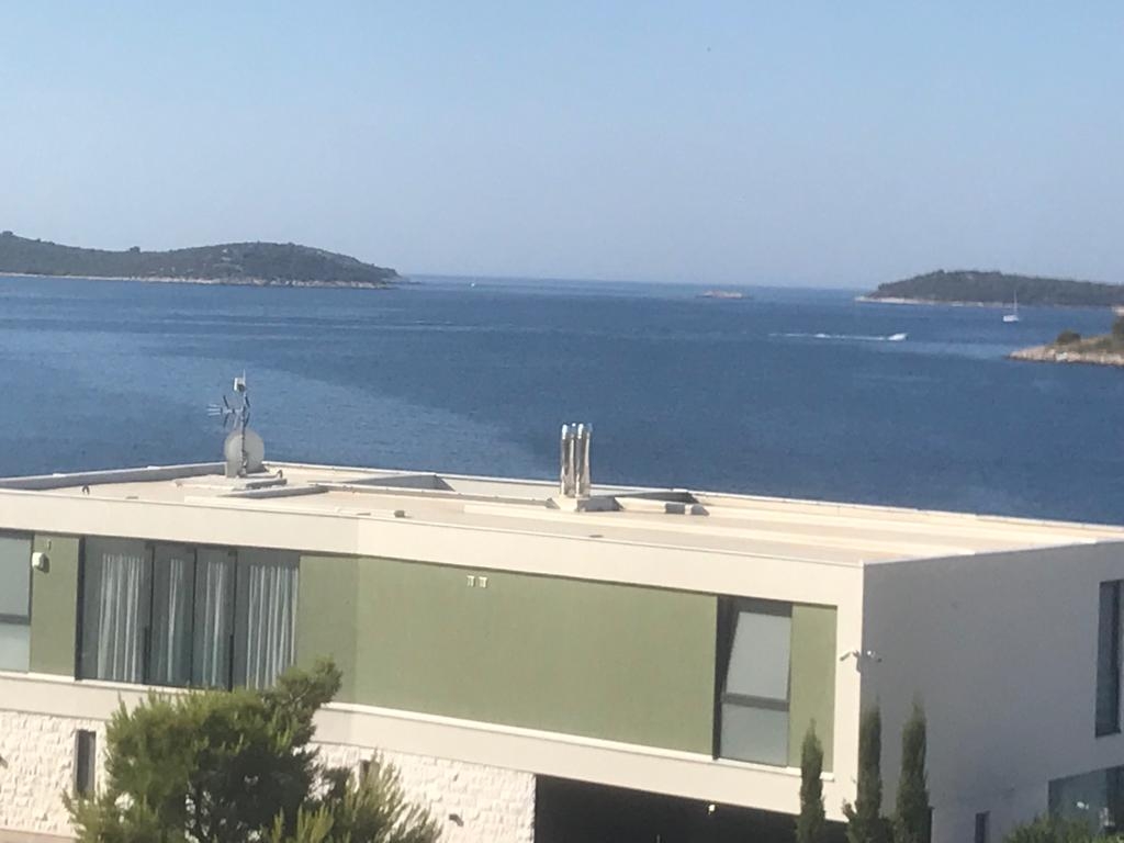 One bedroom apartment with terrace and sea view Rogoznica  A-b