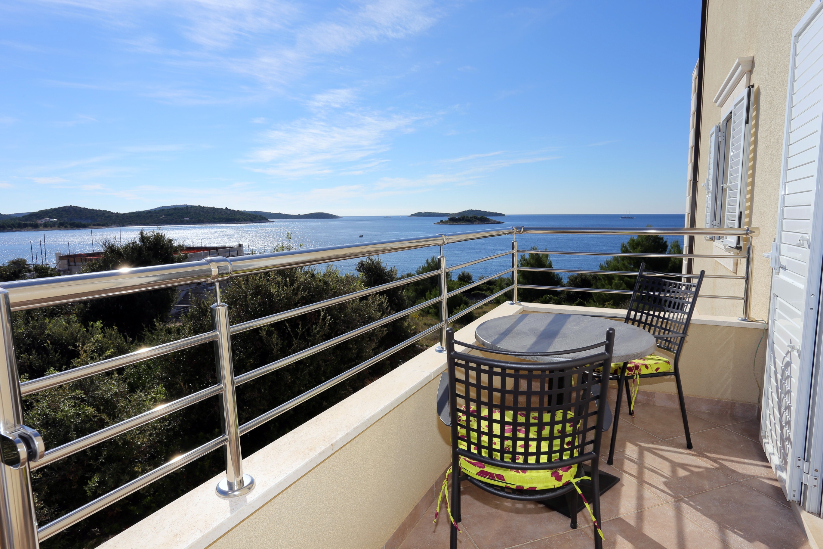 Room with balcony and sea view Rogoznica (S-10339-a) Room with balcony and sea view Rogoznica (S-10339-a)