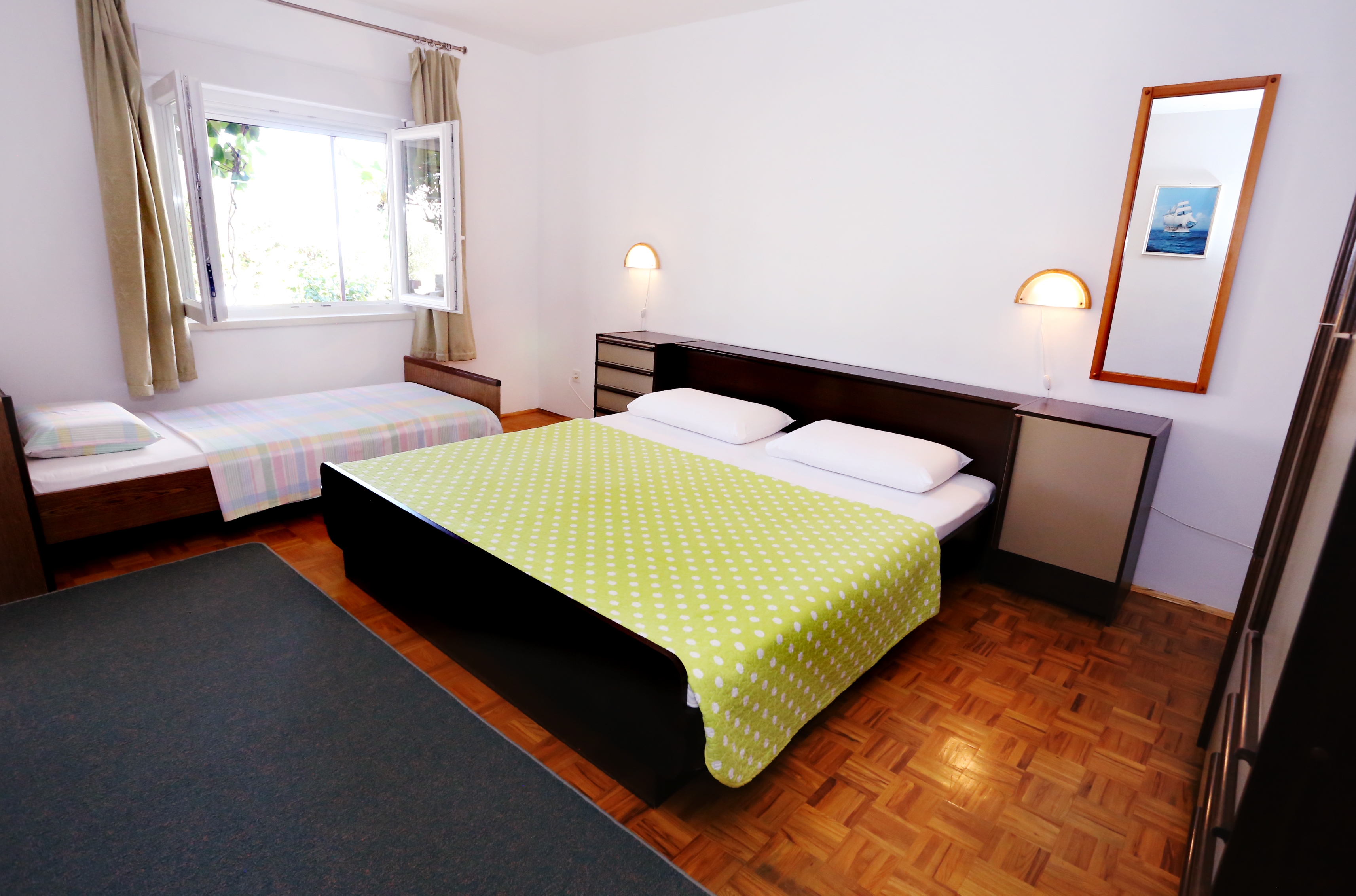 Two bedroom apartment with terrace Trogir  A-a