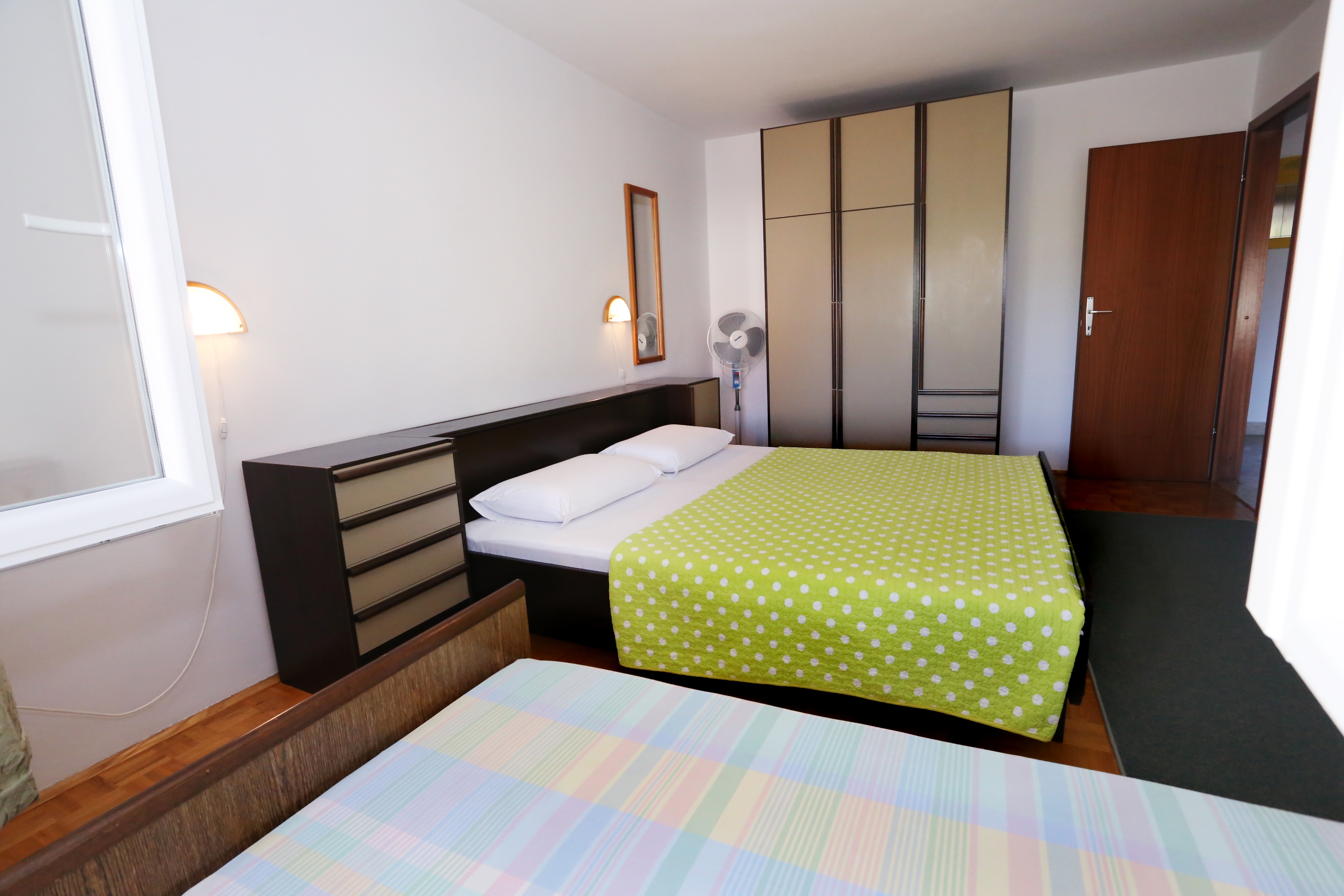 Two bedroom apartment with terrace Trogir  A-a