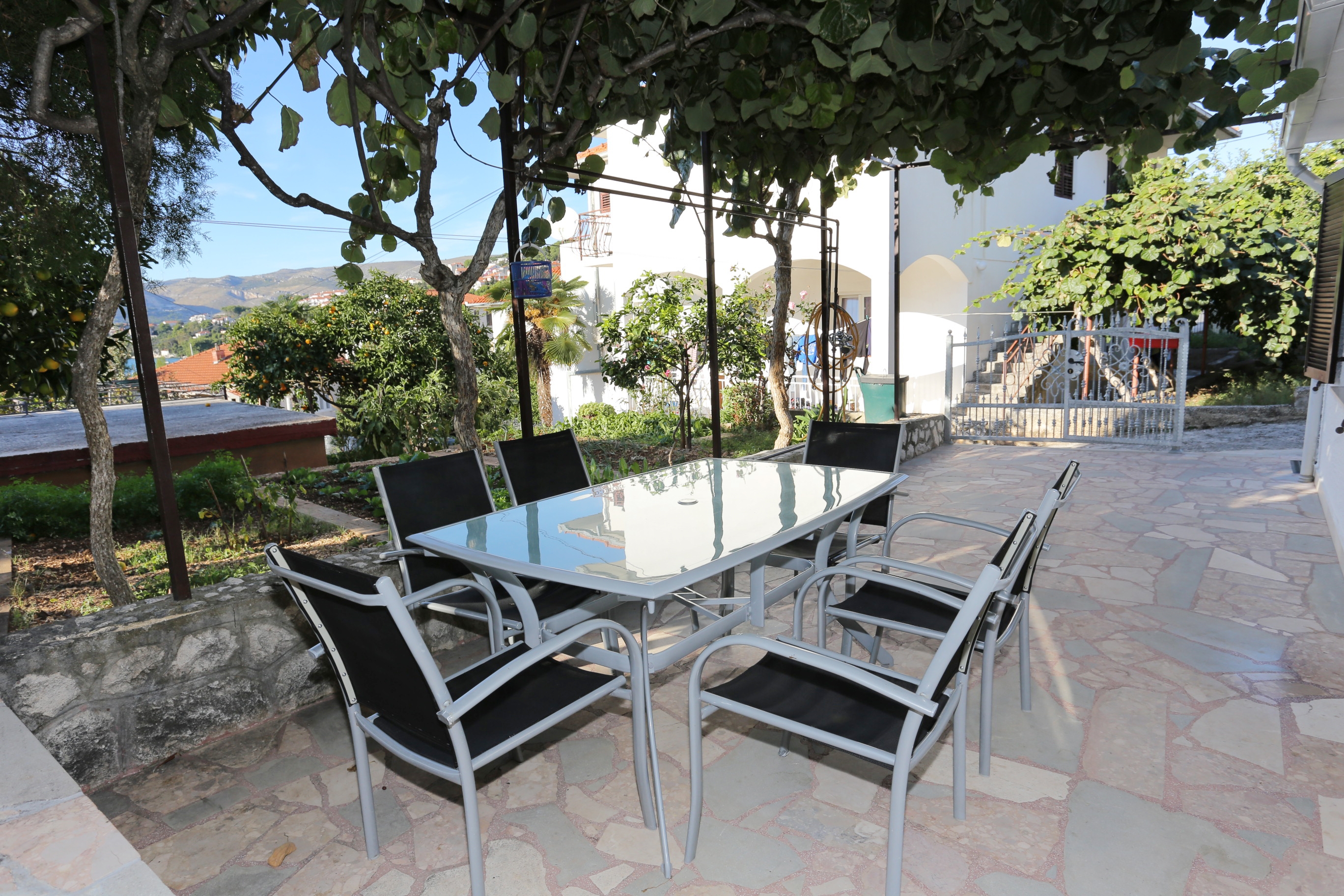 Two bedroom apartment with terrace Trogir (A-10342-a)