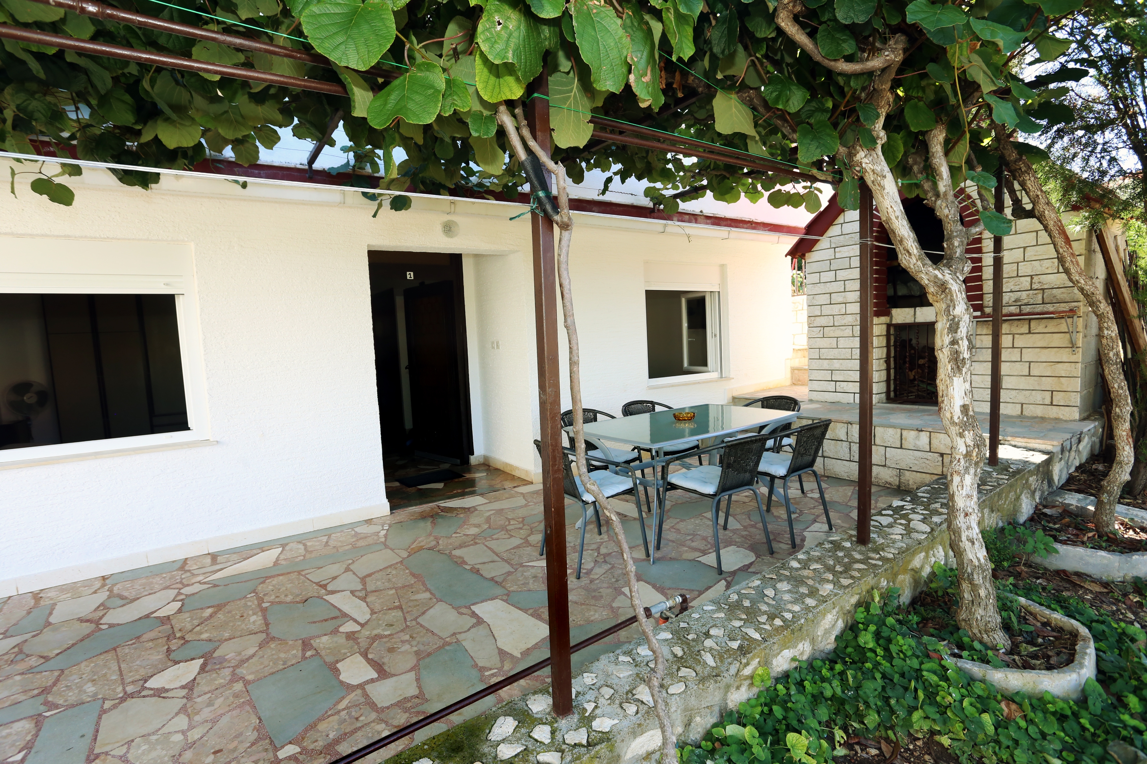 Two bedroom apartment with terrace Trogir  A-a
