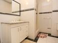 Kupaonica 1 Podstrana, Kupaonica 1 u smještaju tipa apartment, WiFi.