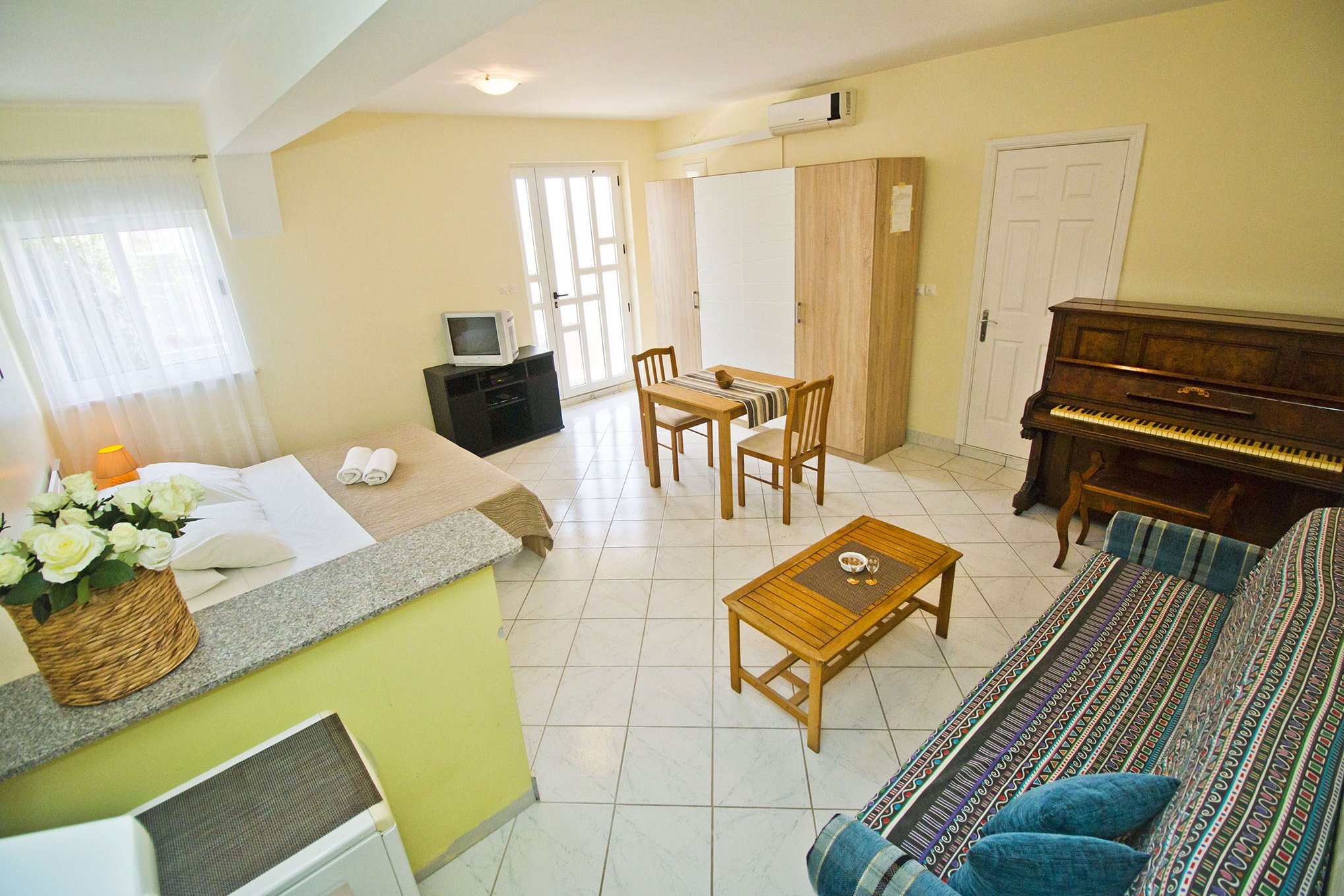 Studio flat with terrace Podstrana, Split  AS-a