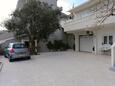 Parking lot Omiš, Omiš, Parking lot 10351 - Apartments with sandy beach.