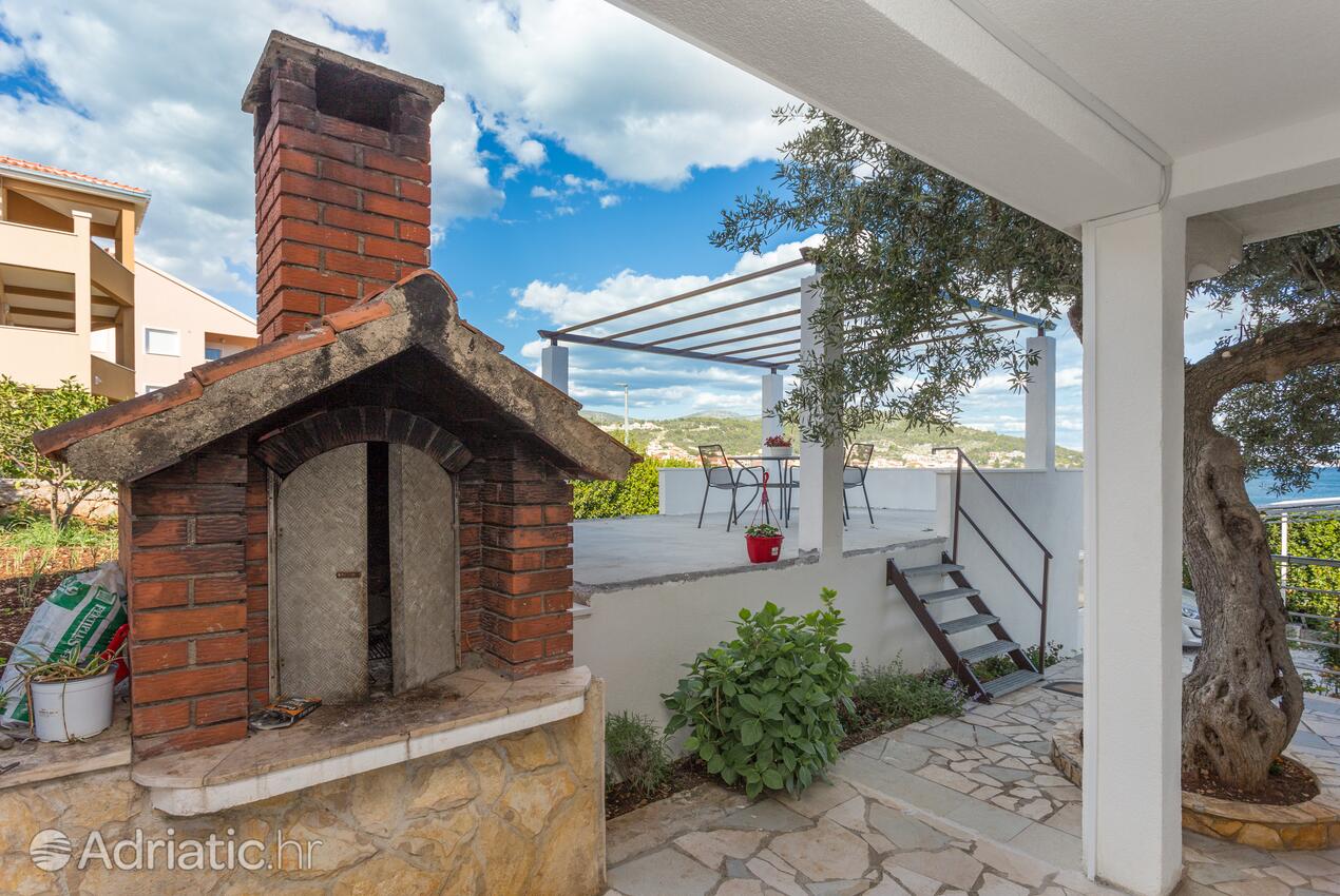 dvoupokojovy apartman na plazi poljica trogir a 10353 a ubytovani trogir adriatic hr