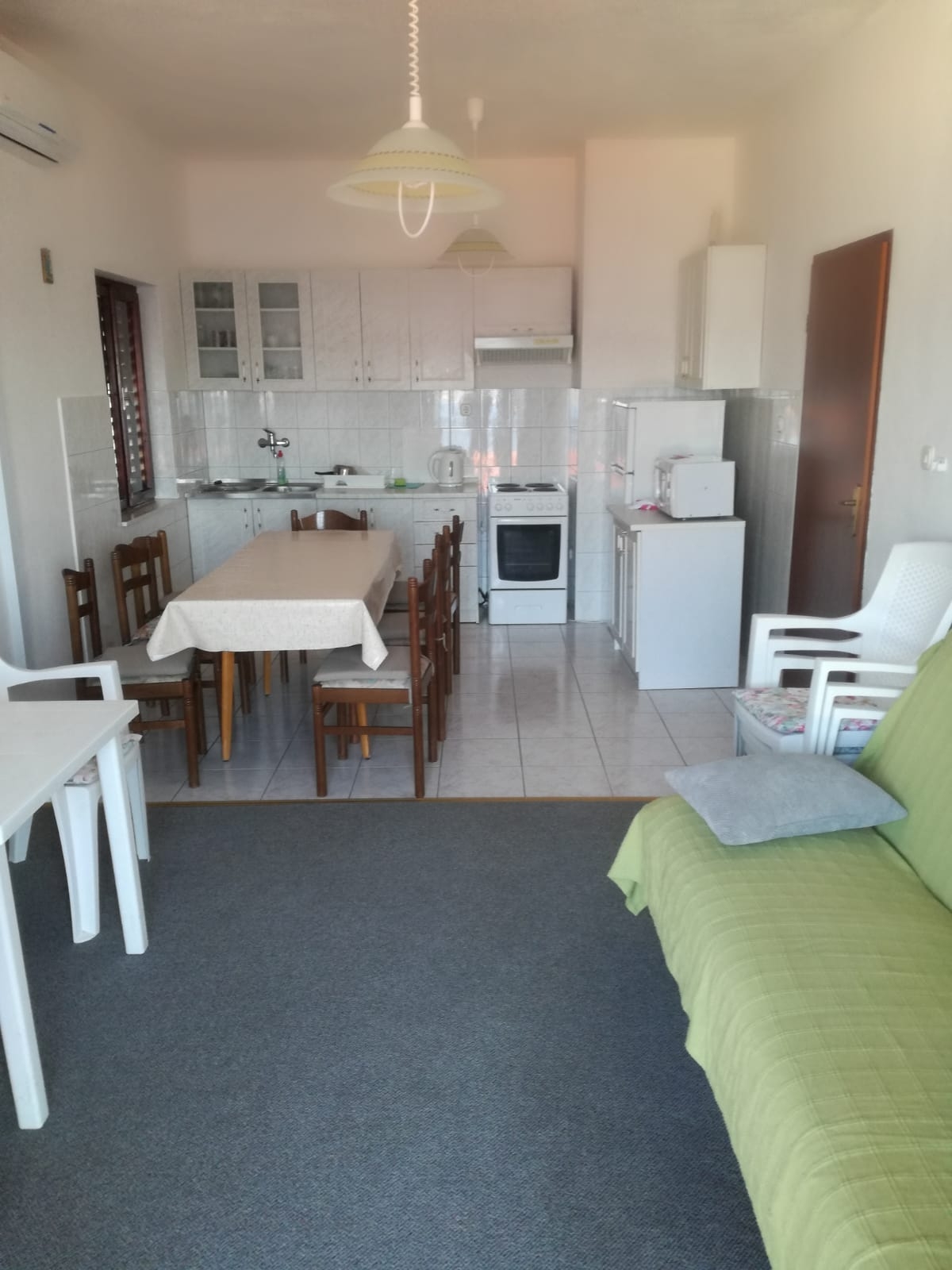 Three bedroom apartment with balcony and sea view Lokva Rogoznica, Omiš (A-10358-a) Three bedroom apartment with balcony and sea view Lokva Rogoznica, Omiš (A-10358-a)