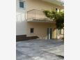 Parkiralište Stanići, Omiš, Parkiralište 10360 - Apartmani sa šljunčanom plažom.